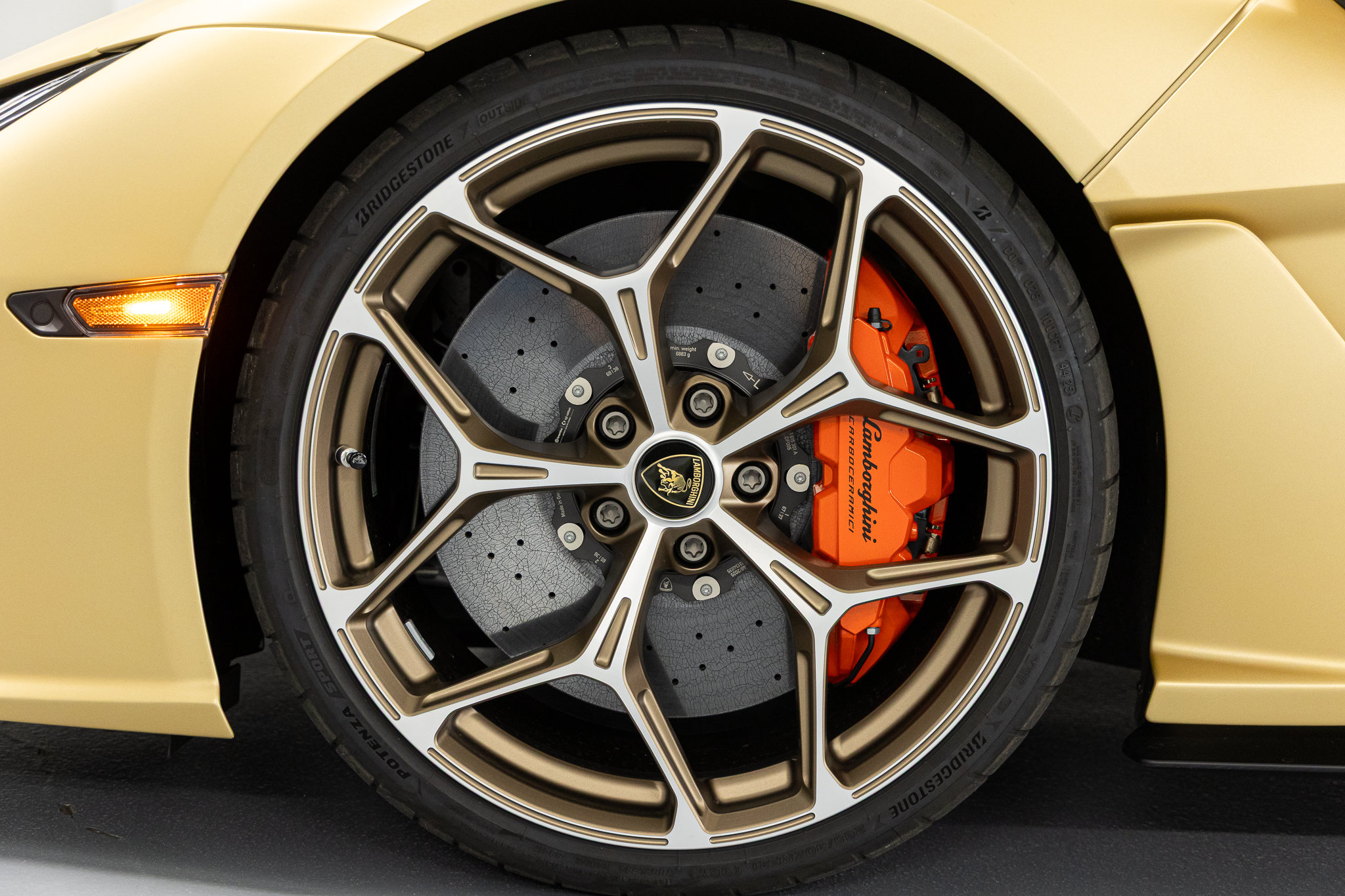 2026 Lamborghini Revuelto Base - Photo 24