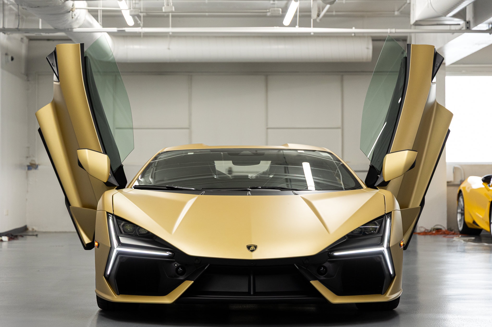 2026 Lamborghini Revuelto Base - Photo 35