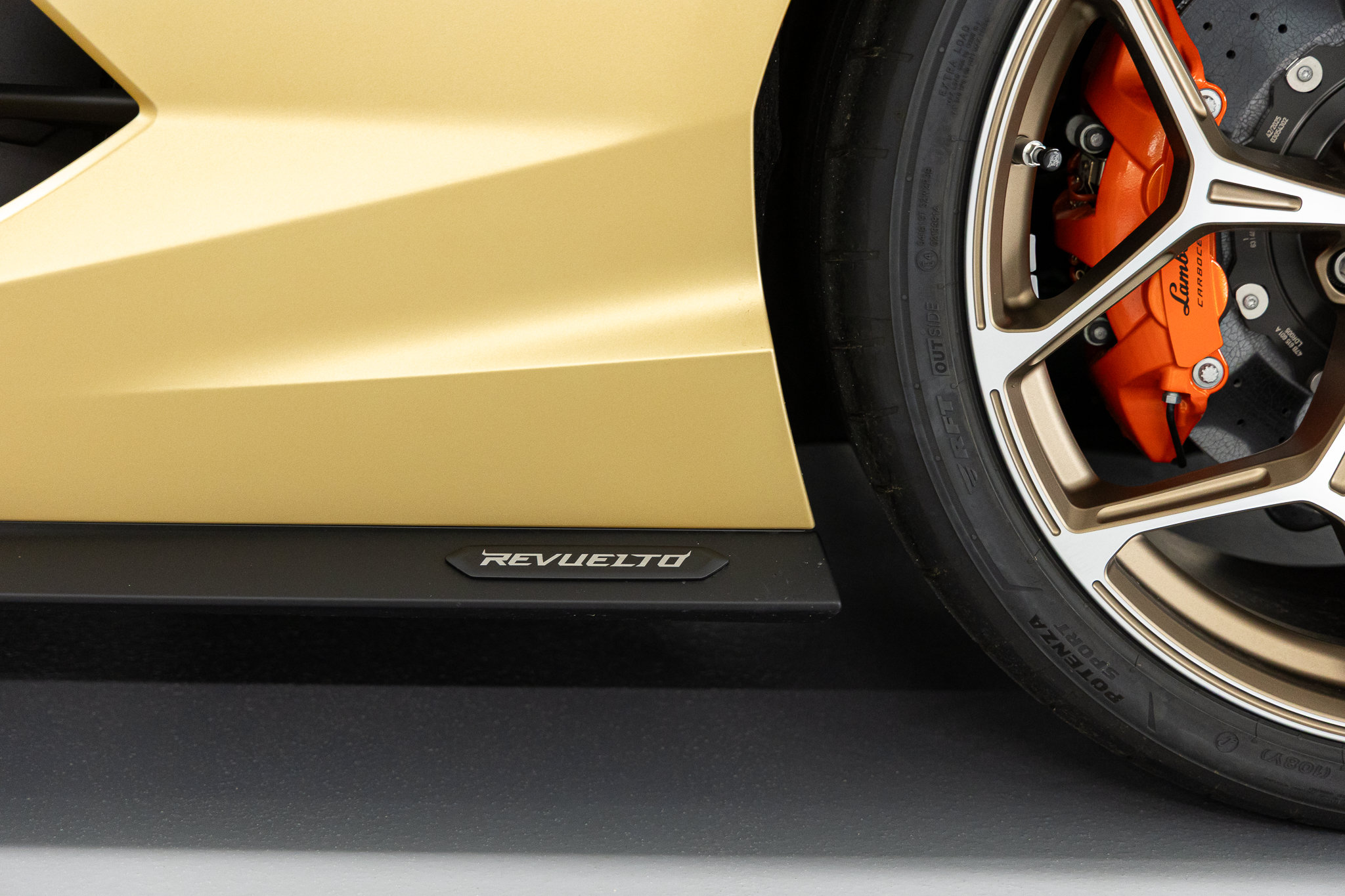 2026 Lamborghini Revuelto Base - Photo 27