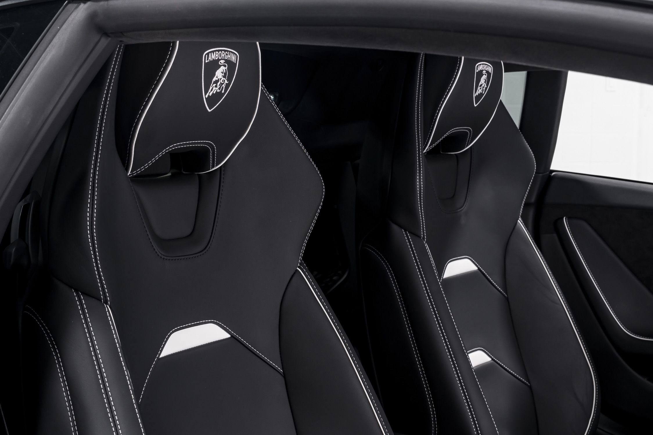 2023 Lamborghini Huracan EVO Coupe RWD  34