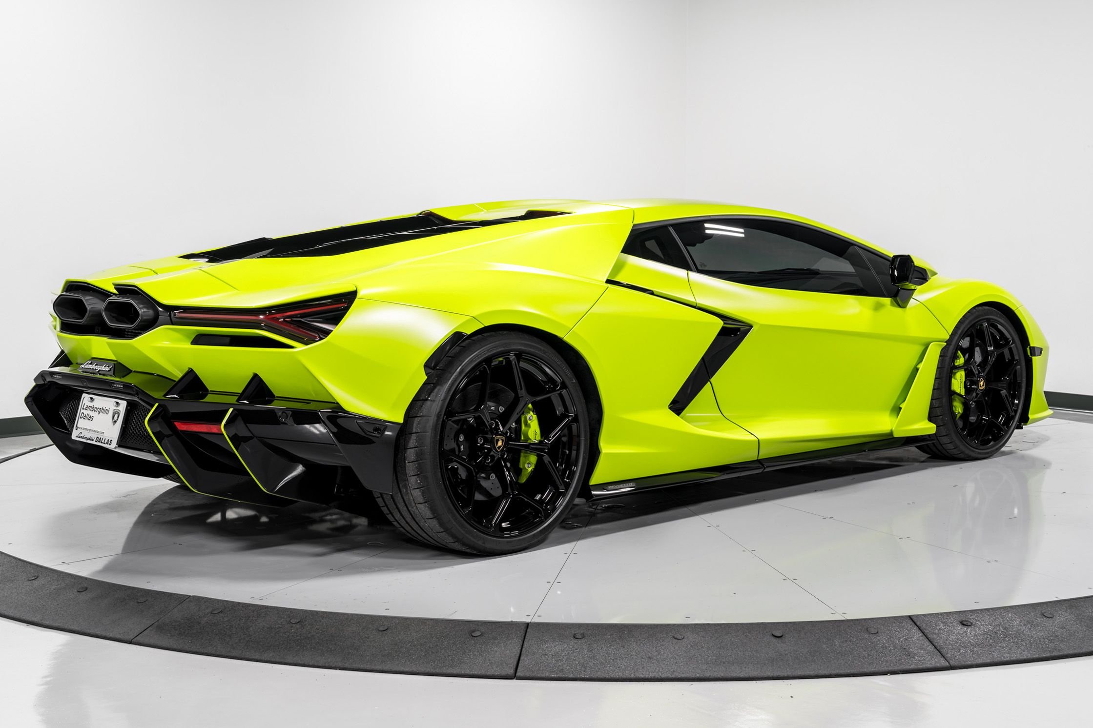 2024 Lamborghini Revuelto photo 3