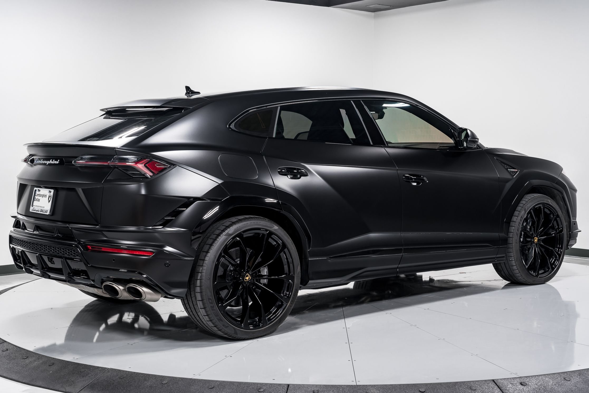 2023 Lamborghini Urus S photo 3