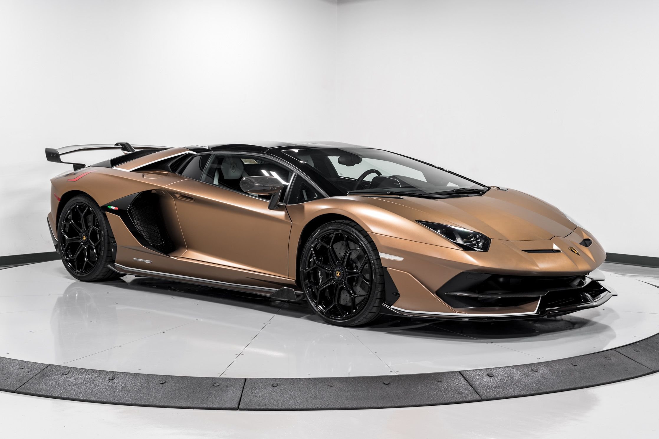 2020 Lamborghini Aventador SVJ Roadster  39