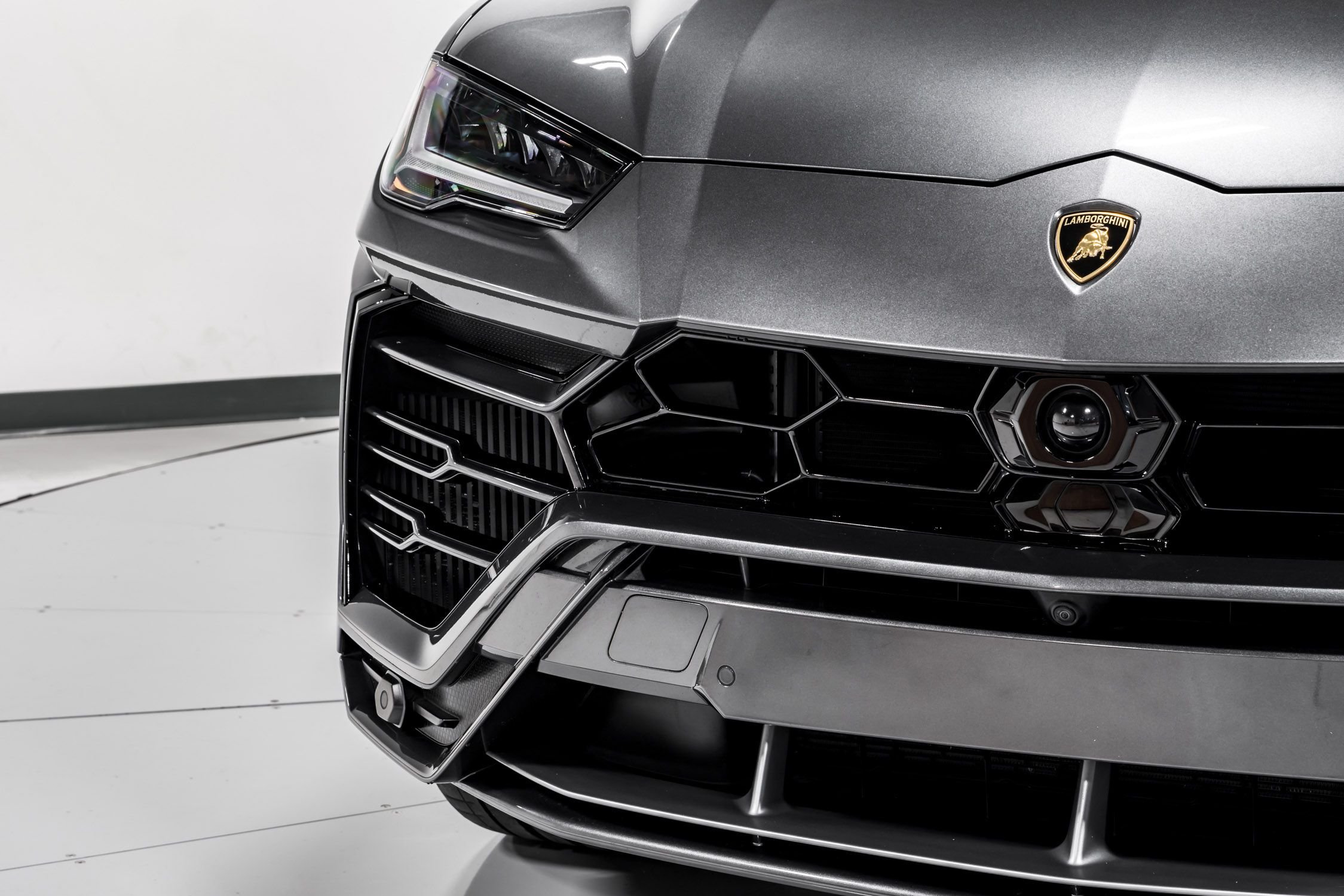 2020 Lamborghini Urus  44