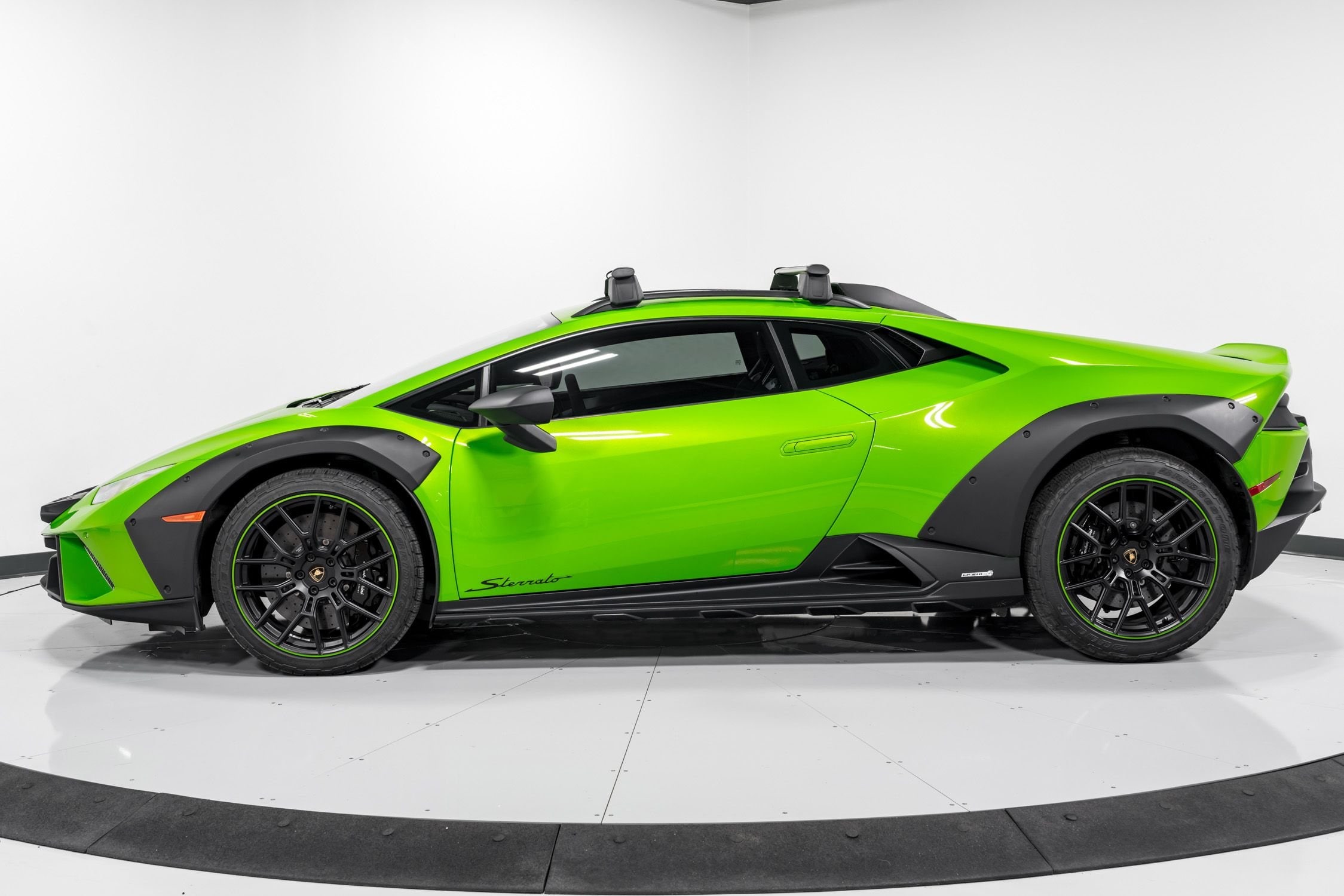 2023 Lamborghini Huracan Sterrato  6