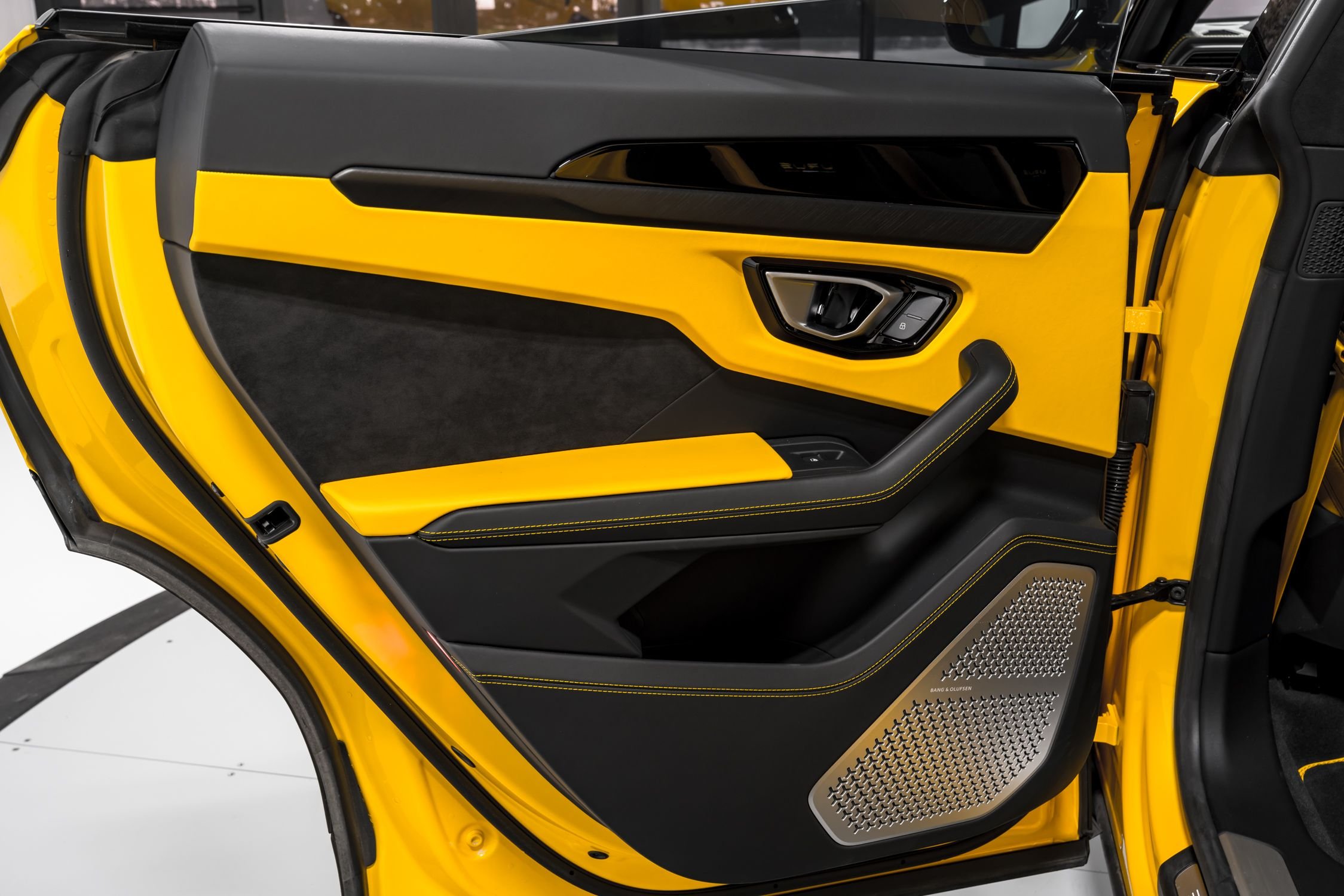 2022 Lamborghini Urus Certified 30