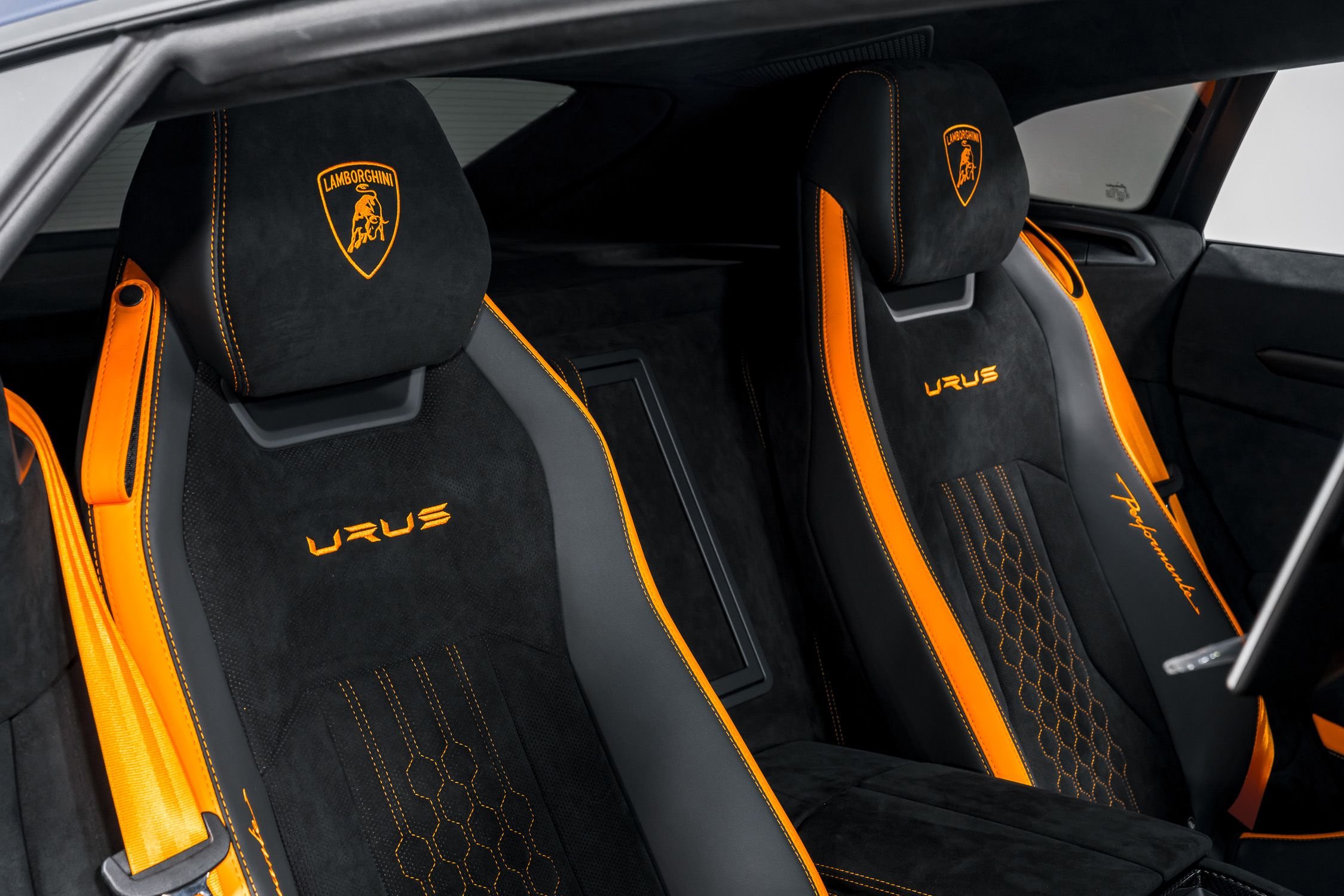 2023 Lamborghini Urus Performante  35