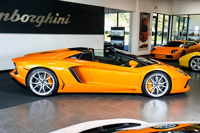 Lamborghini ランボルギーニ 2022 Lamborghini Aventador Ultimae Roadster | duPont REGISTRY
