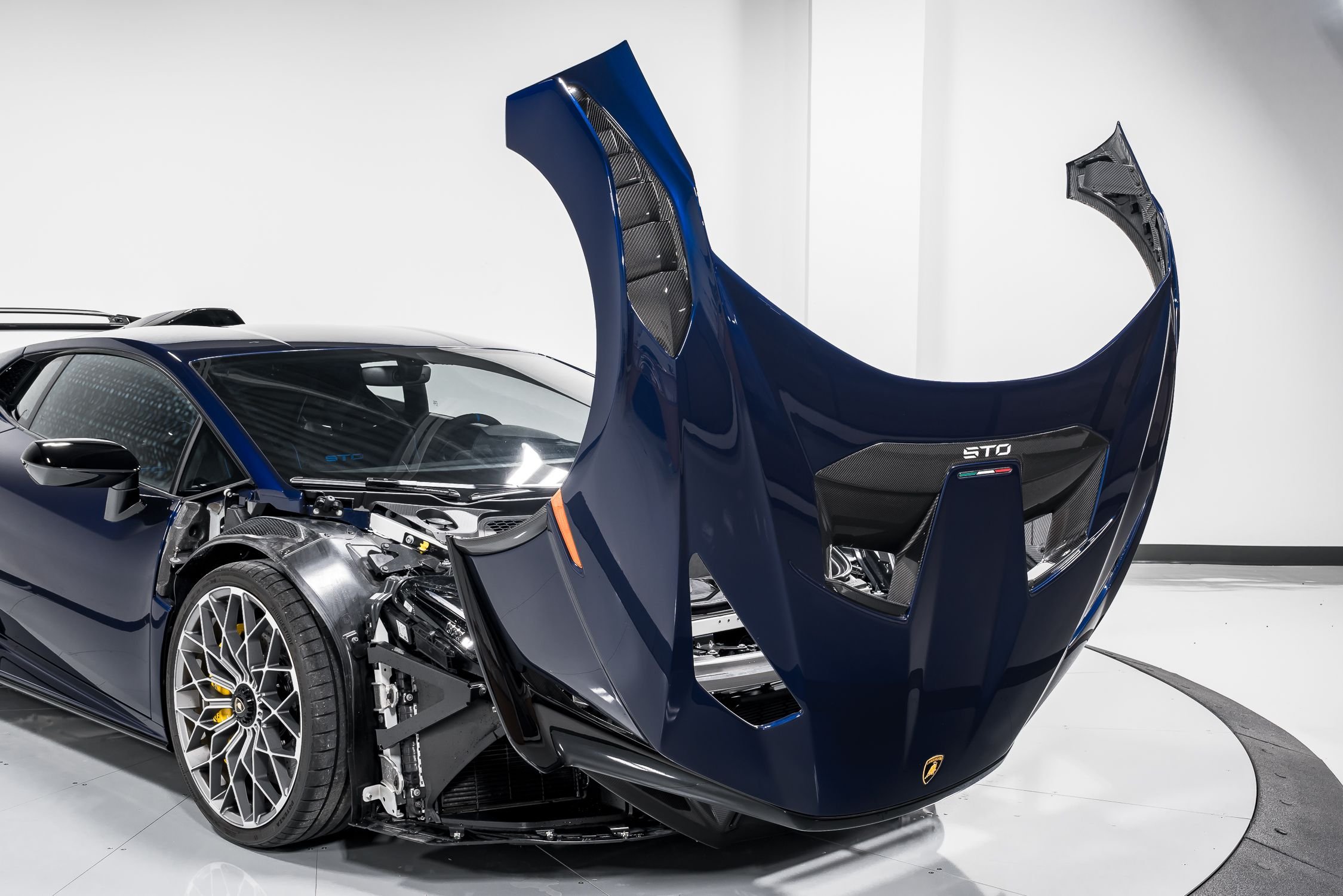 2023 Lamborghini Huracan STO  43