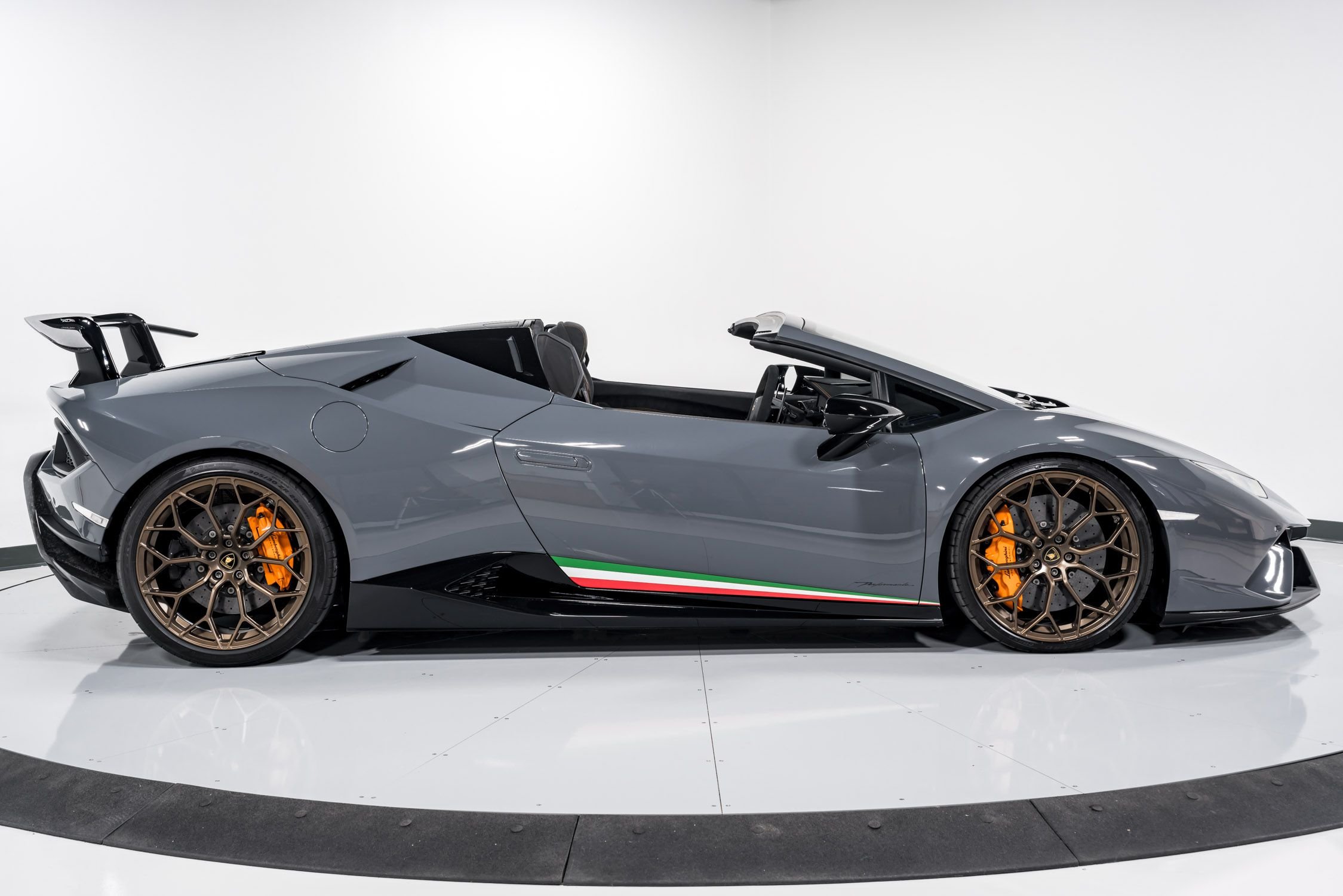 Used 2018 Lamborghini Huracan Performante Spyder For Sale 