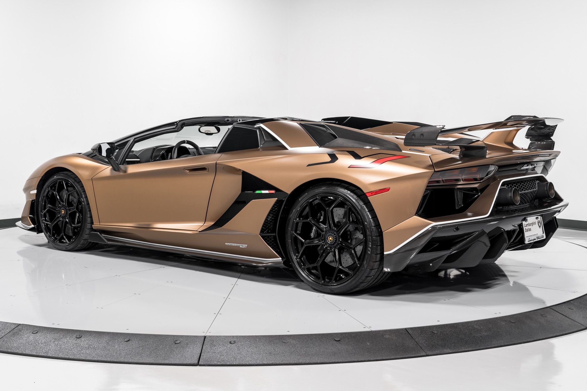 2020 Lamborghini Aventador SVJ Roadster  5