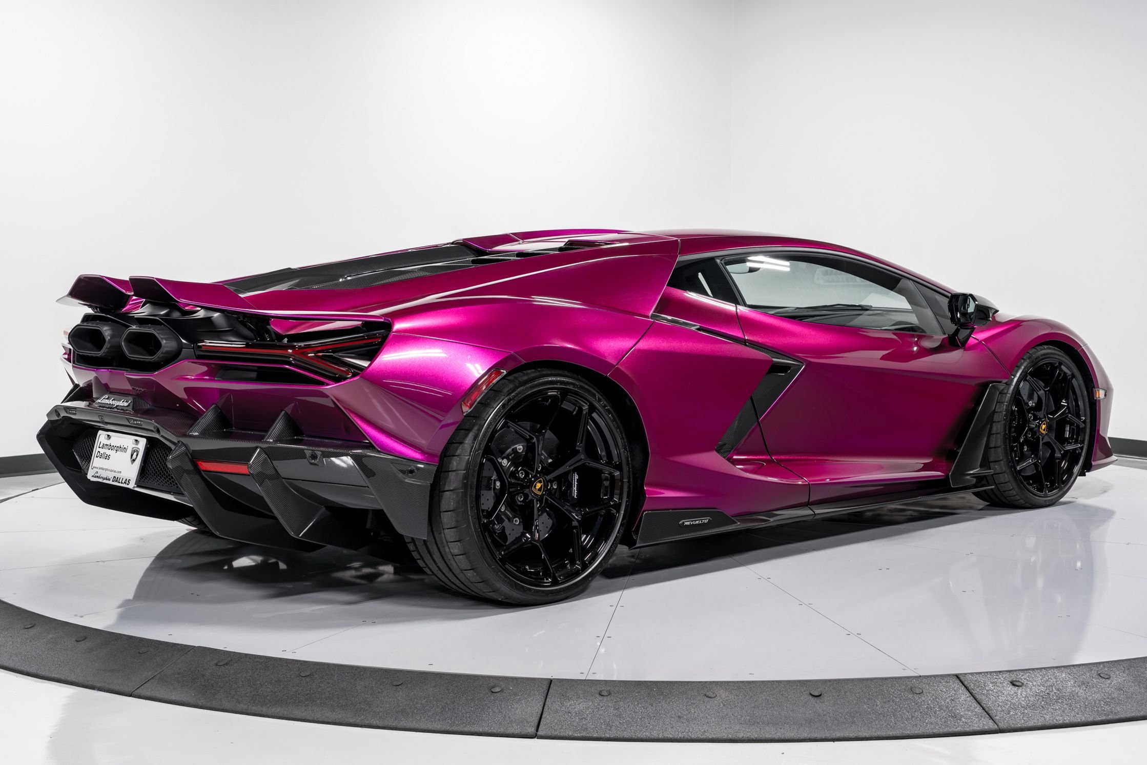 2024 Lamborghini Revuelto photo 3