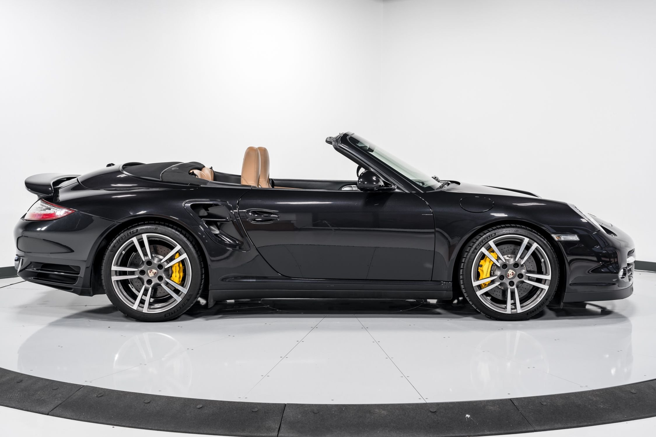 2013 Porsche 911 Turbo S Cabriolet 2