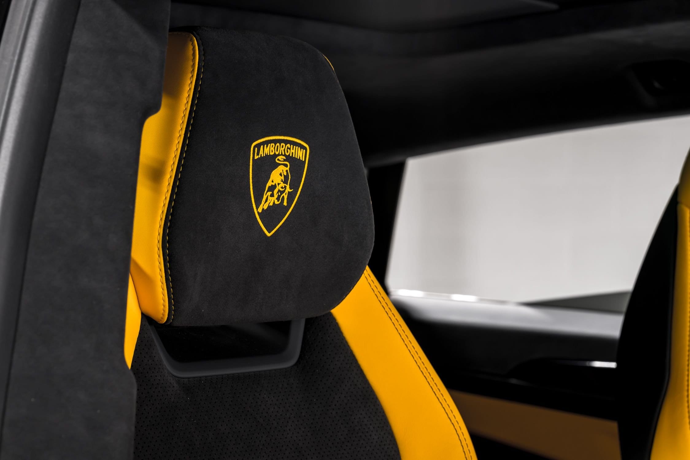 2022 Lamborghini Urus Certified 41