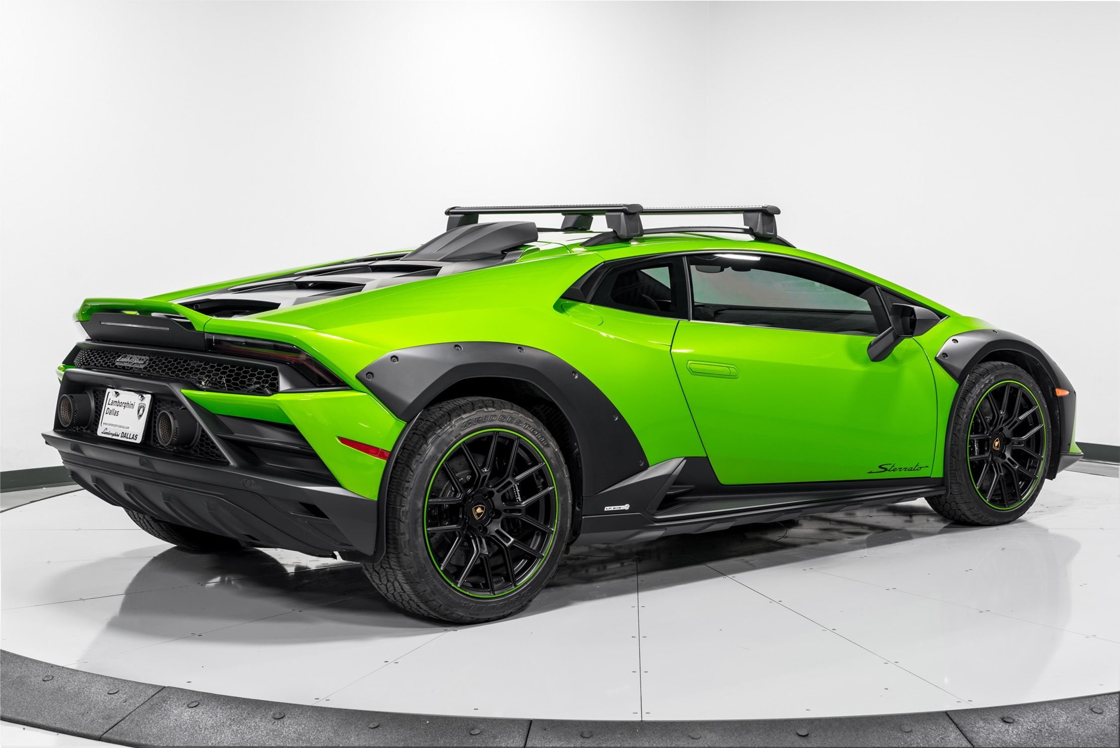 2023 Lamborghini Huracan Sterrato  3