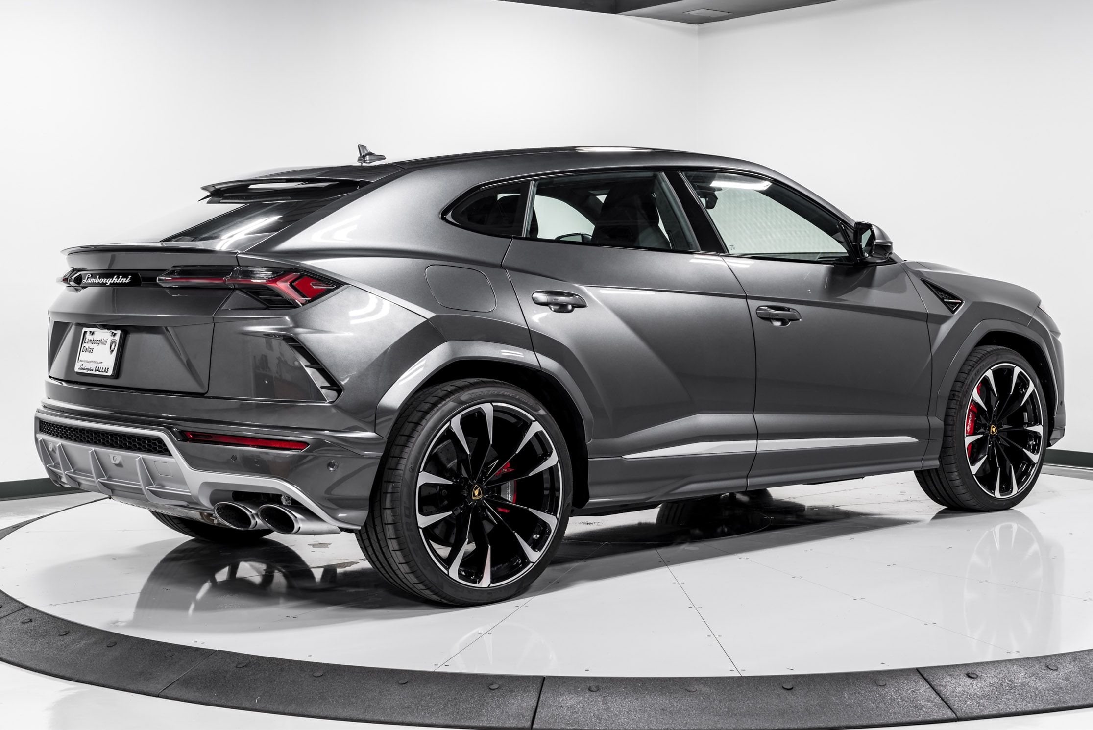 2020 Lamborghini Urus  3