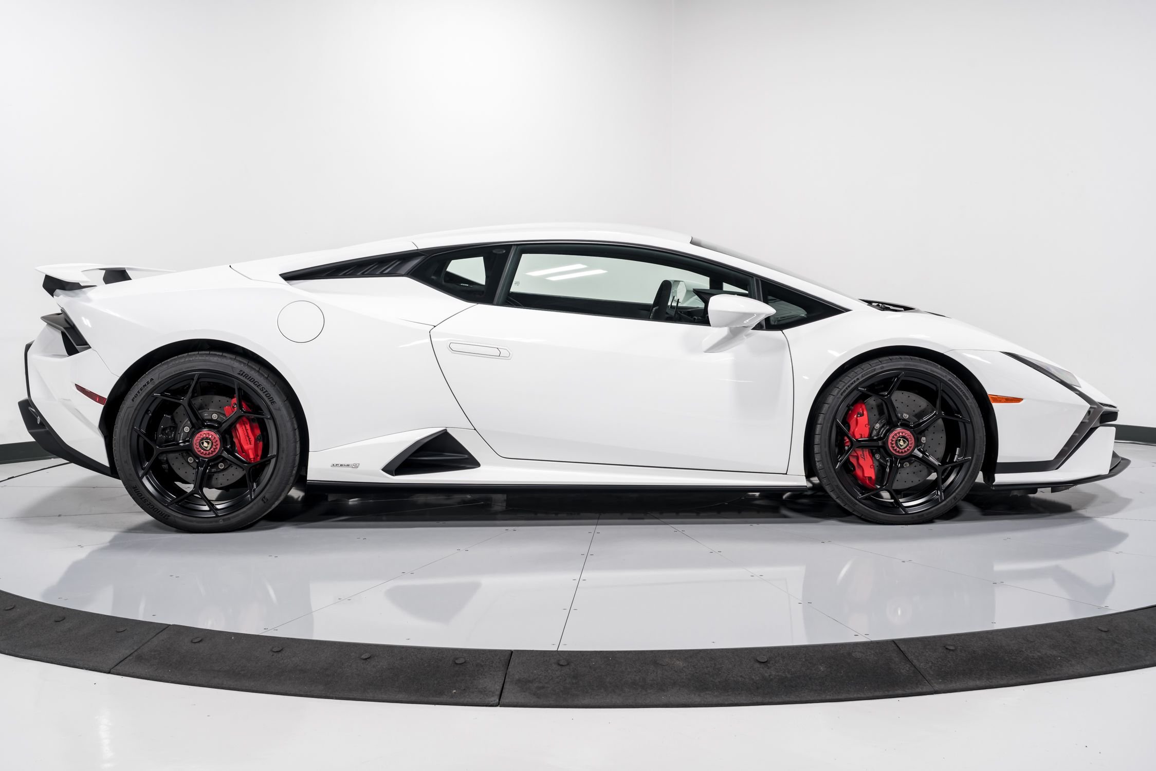 2024 Lamborghini Huracan Tecnica photo 2