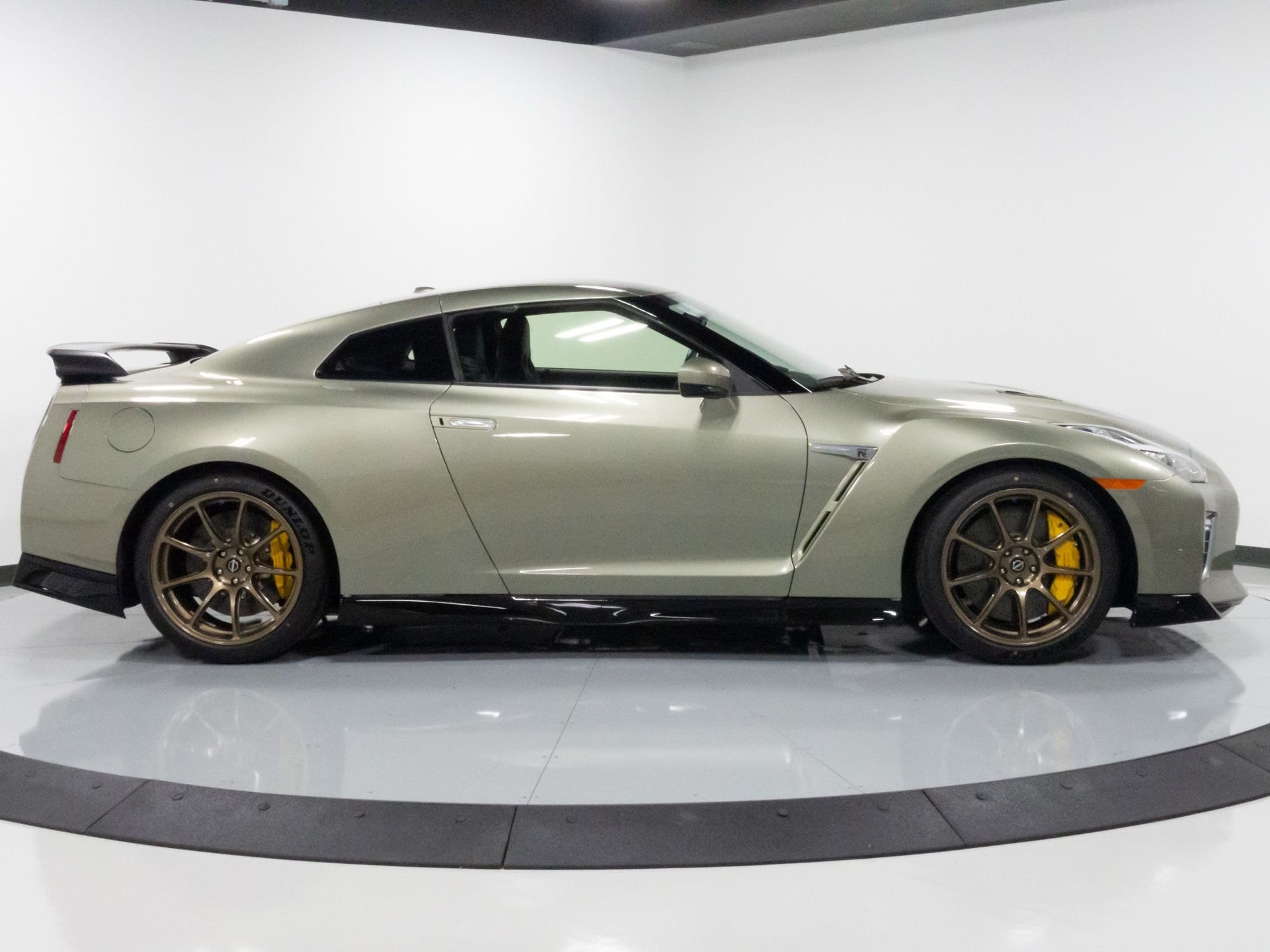 NISSAN　GT-R(R35) 2021 Nissan GT-R T-Spec VIN: JN1AR5BF3MM300044 - CLASSIC.COM