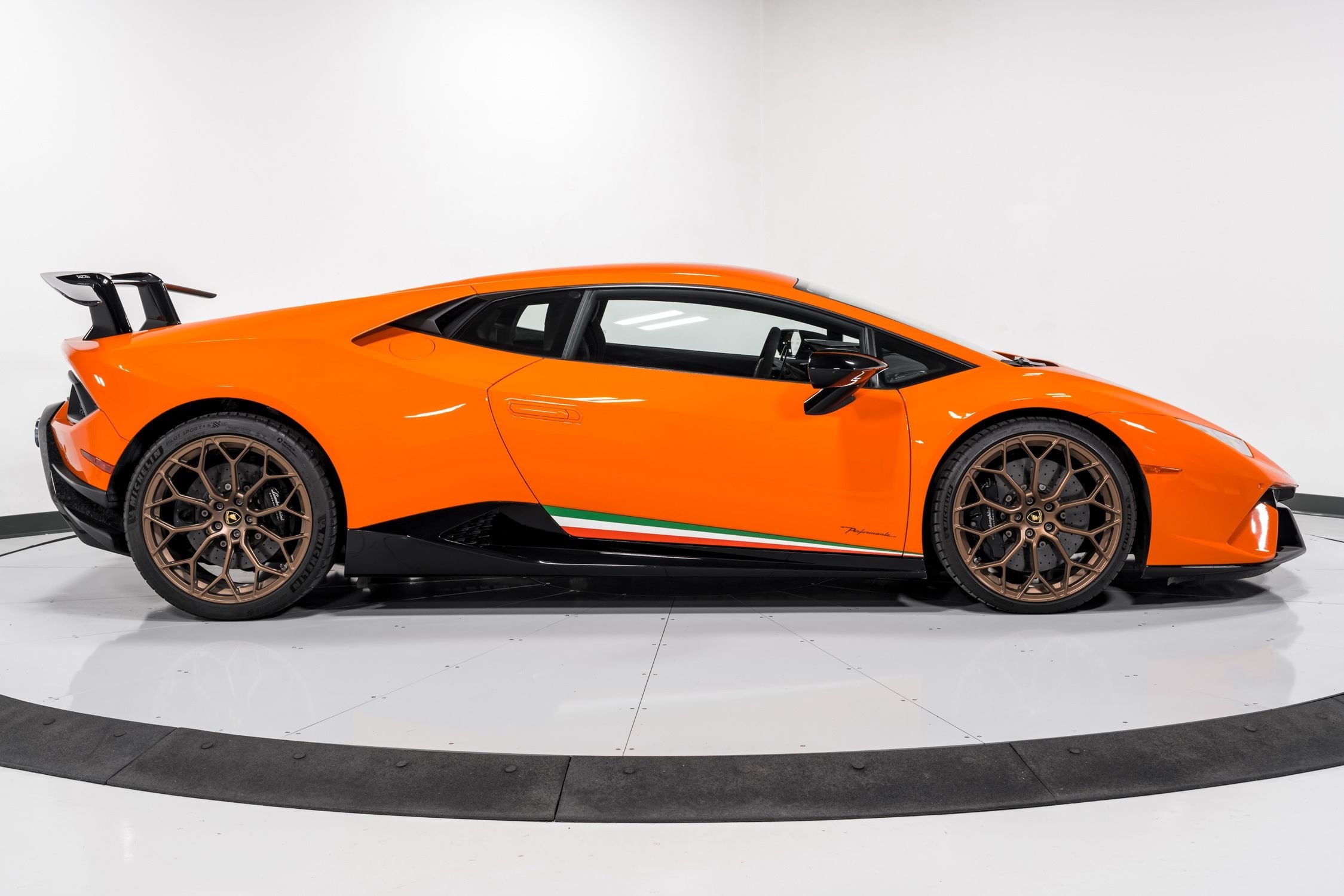 Used 2018 Lamborghini Huracan Performante with VIN ZHWUD4ZF0JLA09912 for sale in Richardson, TX