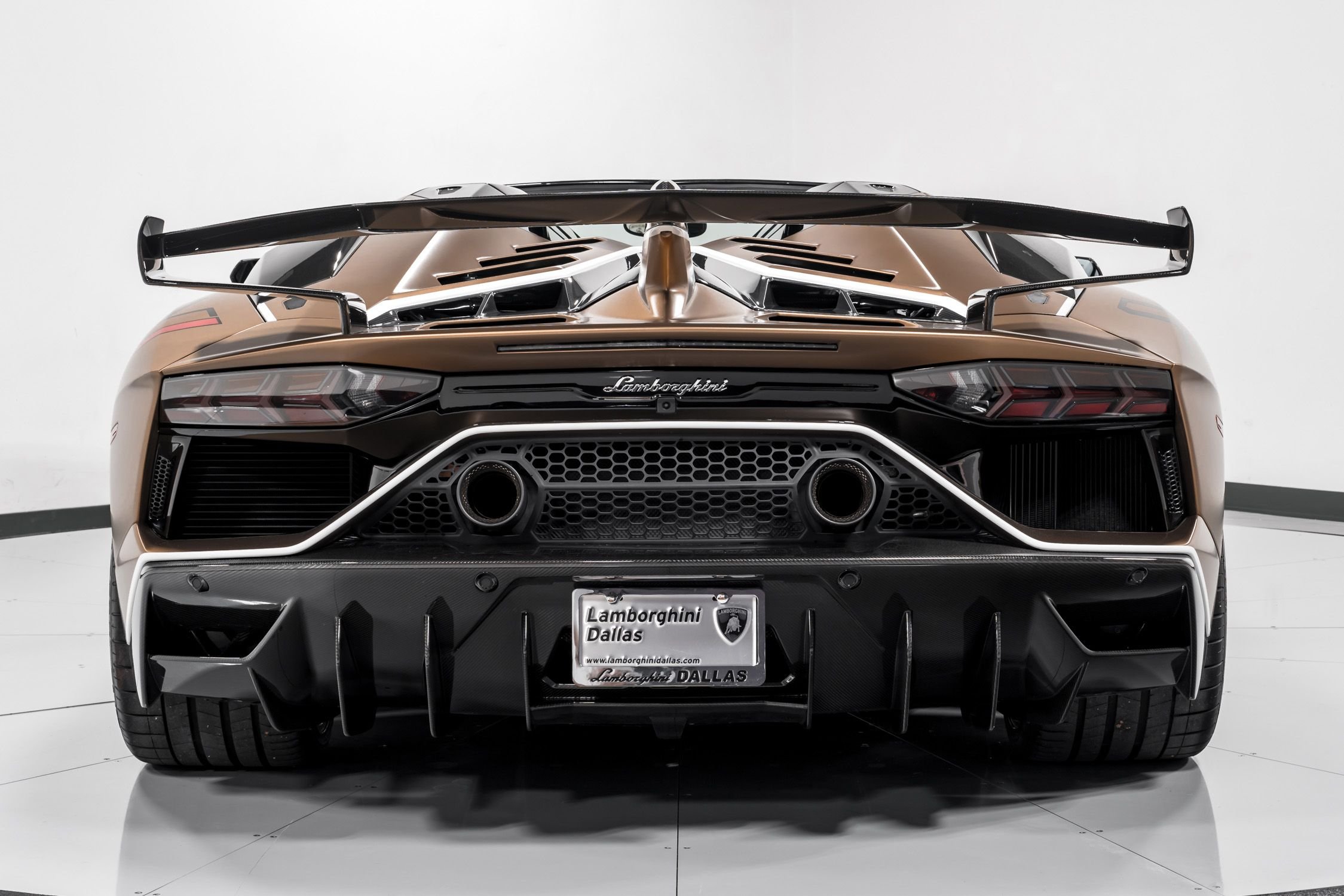 2020 Lamborghini Aventador SVJ Roadster  4