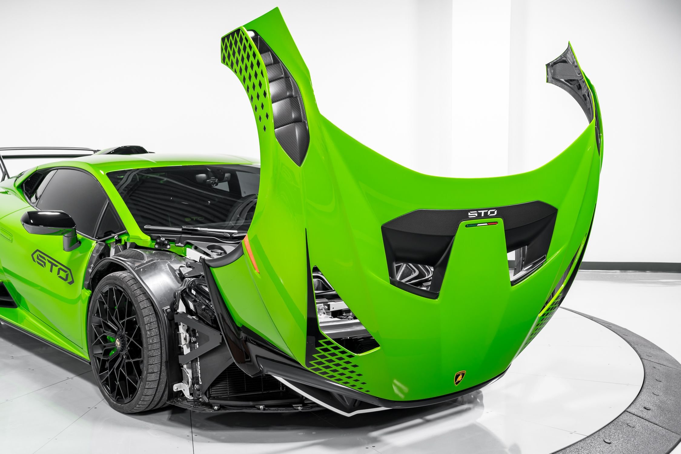2023 Lamborghini Huracan STO  44