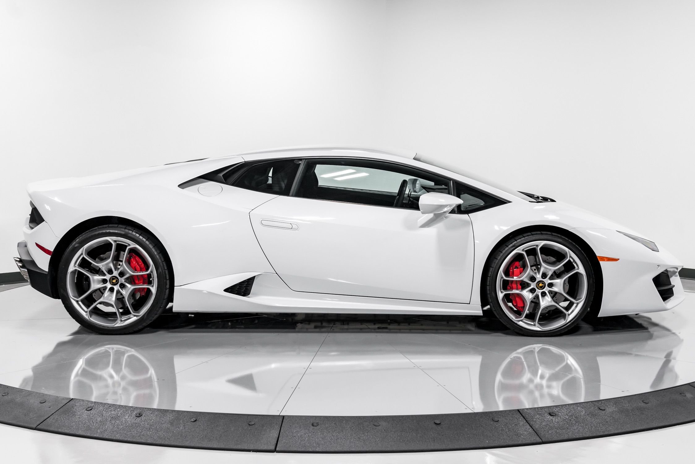 Used 2019 Lamborghini Huracan LP580-2 For Sale at 