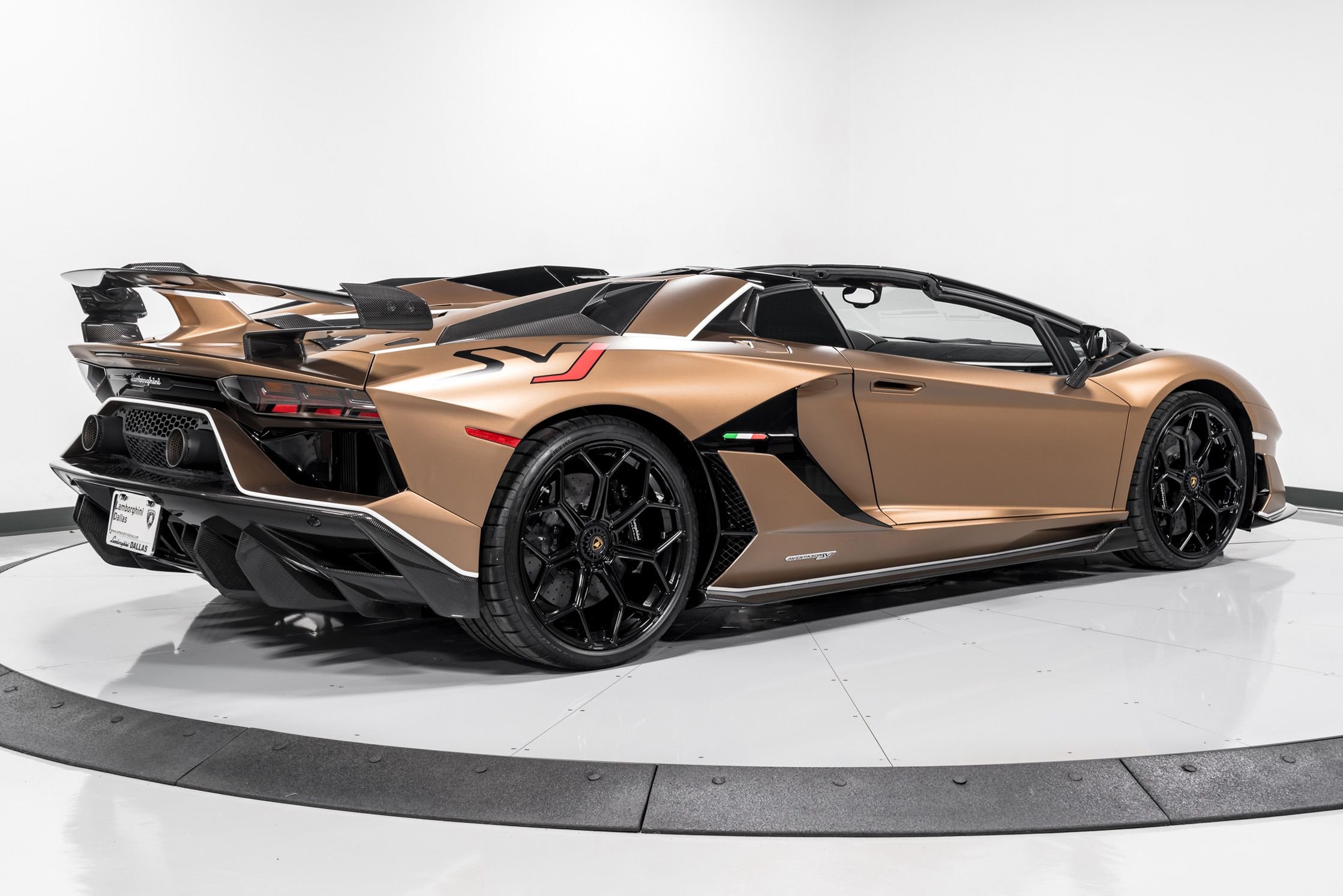 2020 Lamborghini Aventador SVJ Roadster  3