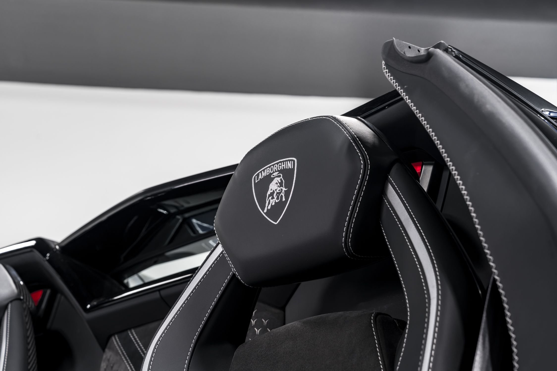 2022 Lamborghini Aventador Ultimae Roadster Certified 21