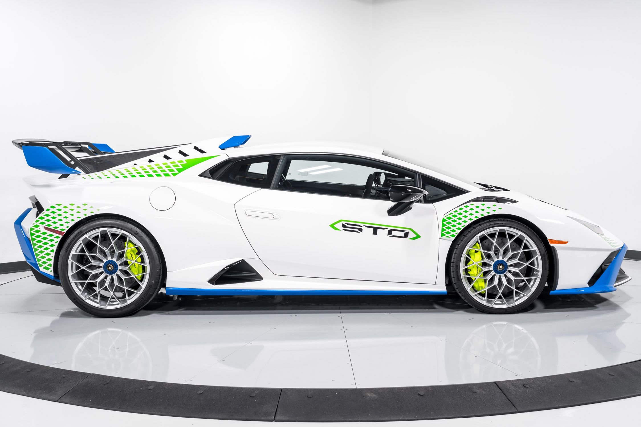 Used 2022 Lamborghini Huracan STO For Sale Richardson,TX | Stock Used 2022 Lamborghini Huracan STO For Sale Richardson,TX | Stock