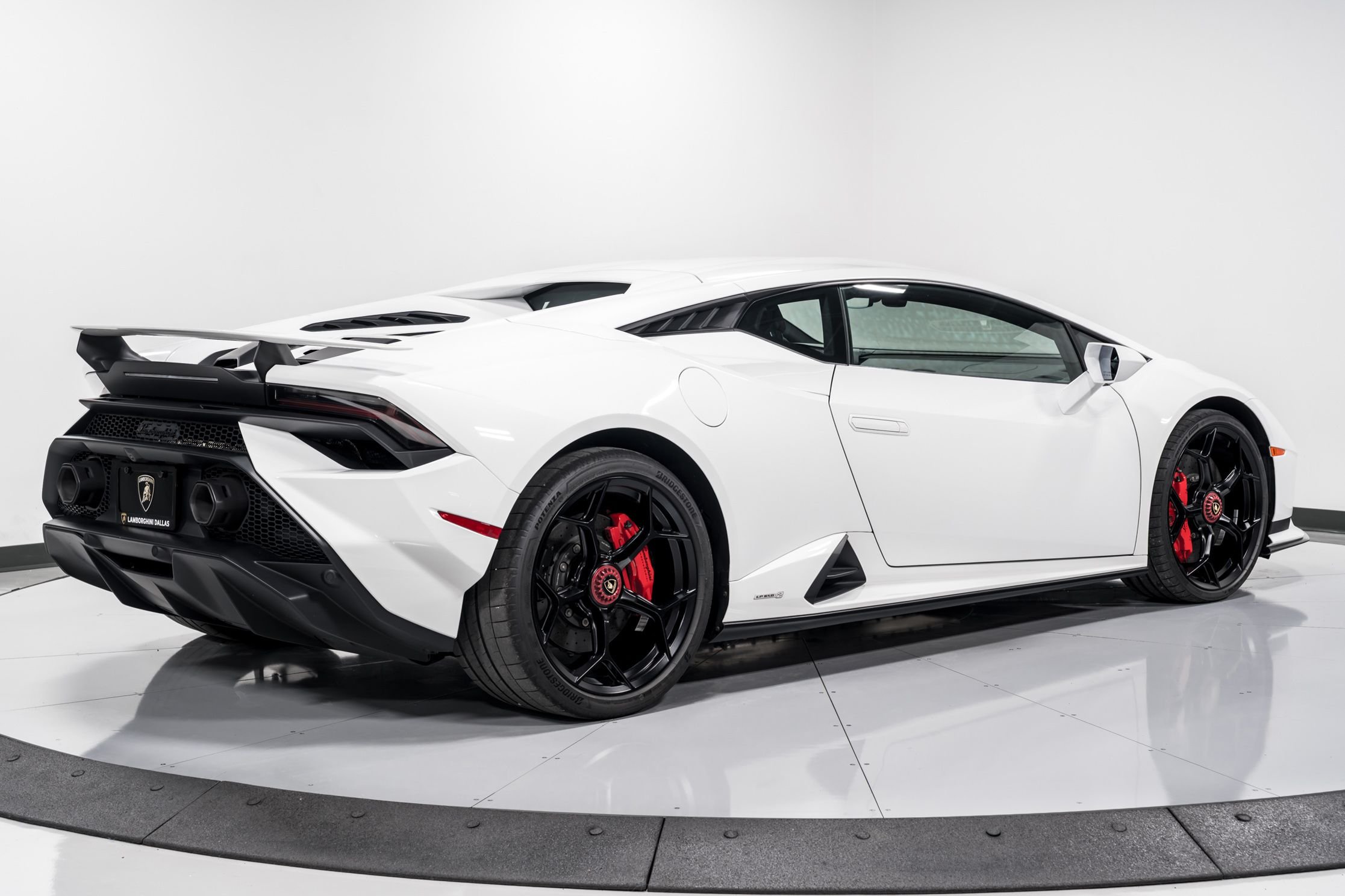 2024 Lamborghini Huracan Tecnica photo 3