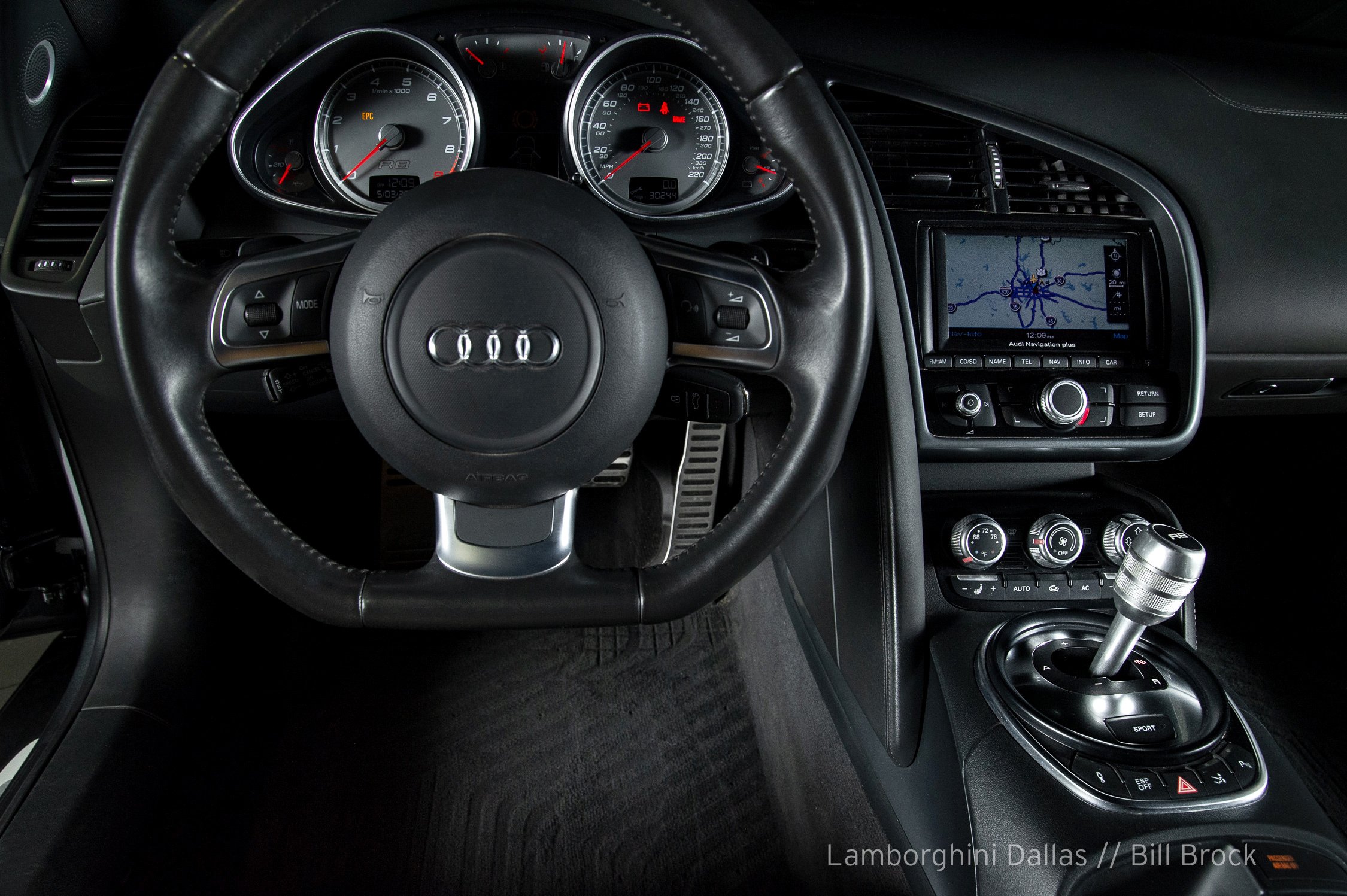 Audi R8 2009 Interior