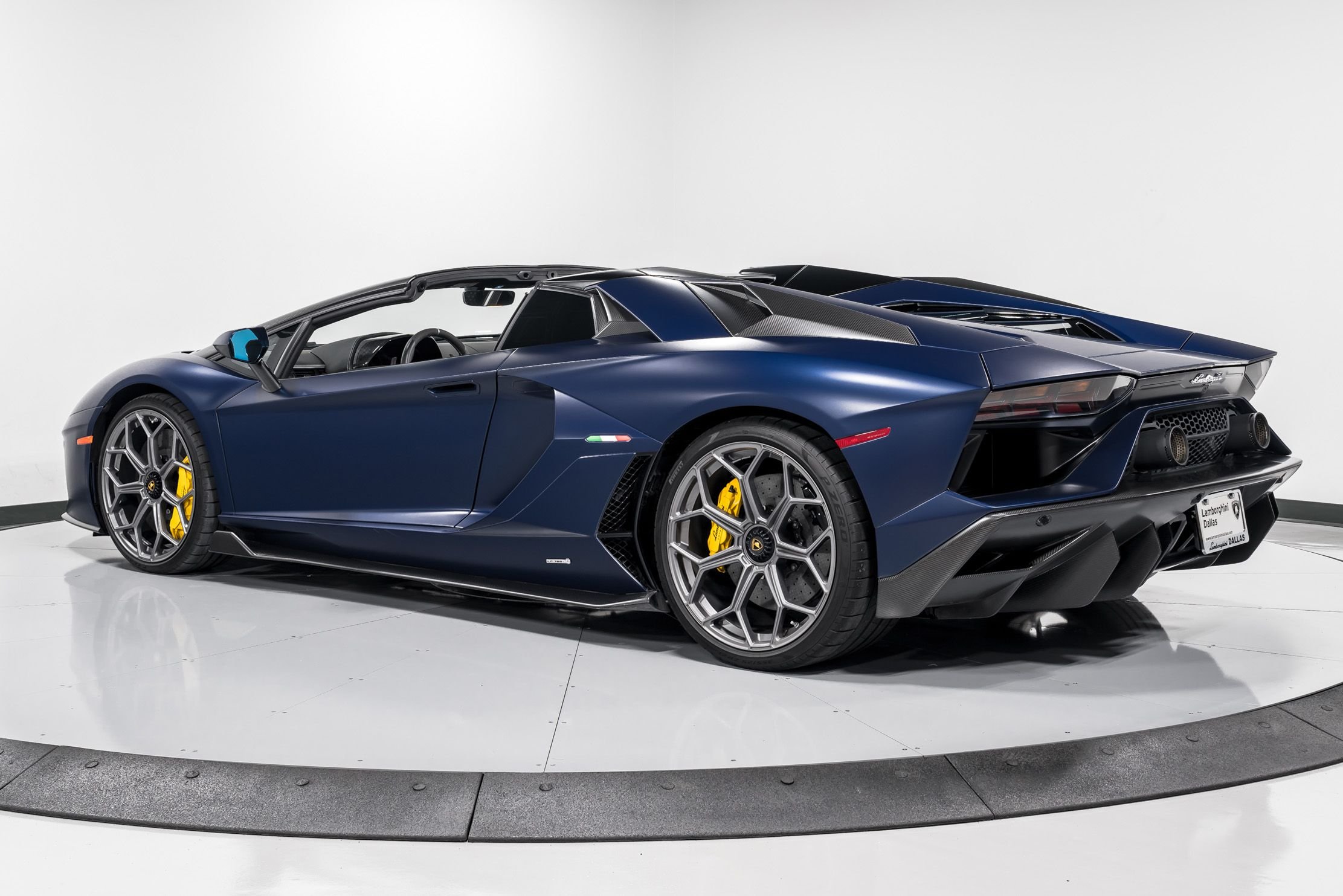 2022 Lamborghini Aventador Ultimae Roadster Certified 5