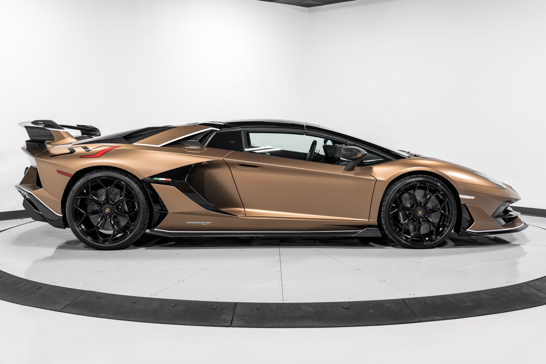 2020 Lamborghini Aventador SVJ Roadster  40