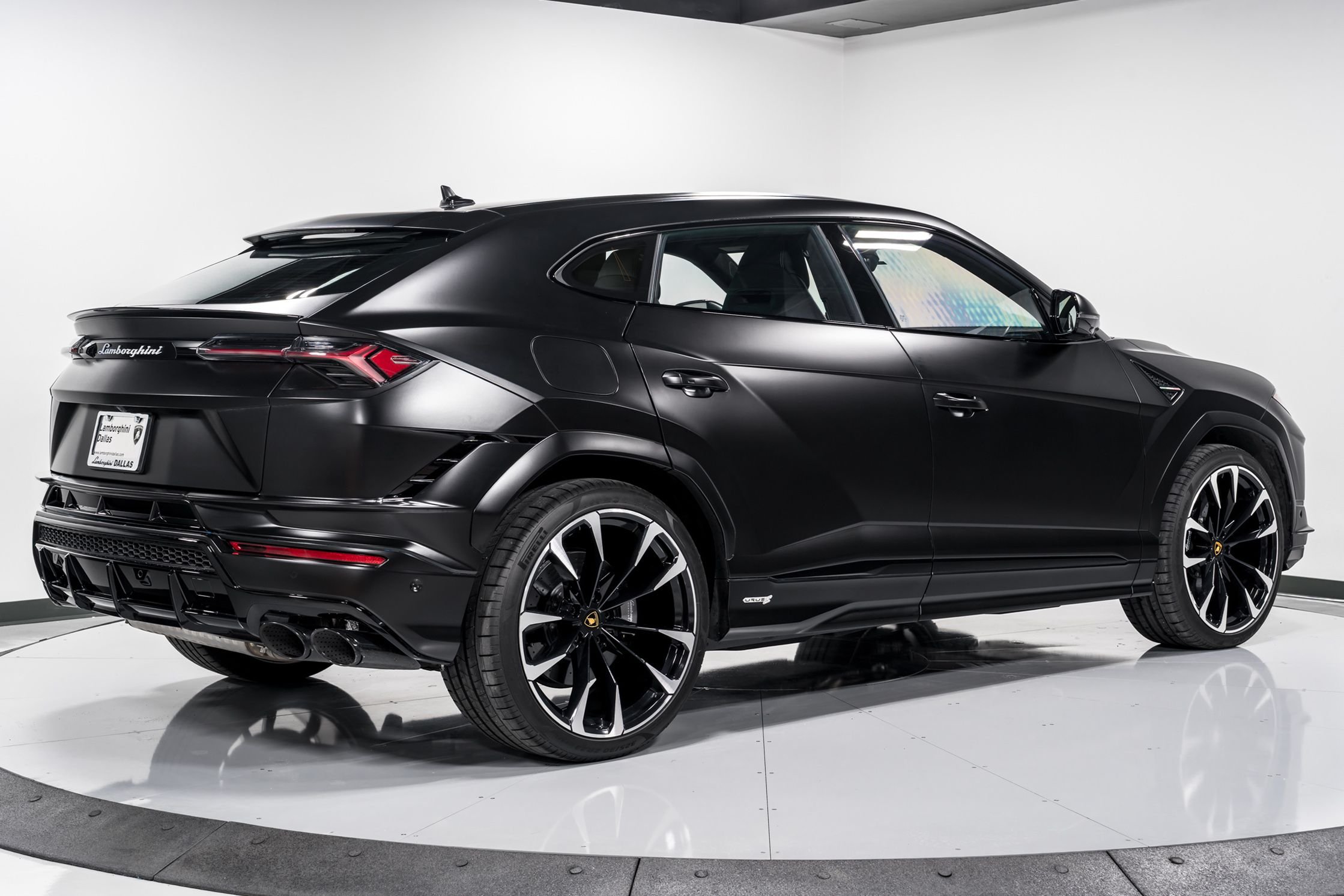 2024 Lamborghini Urus S photo 3