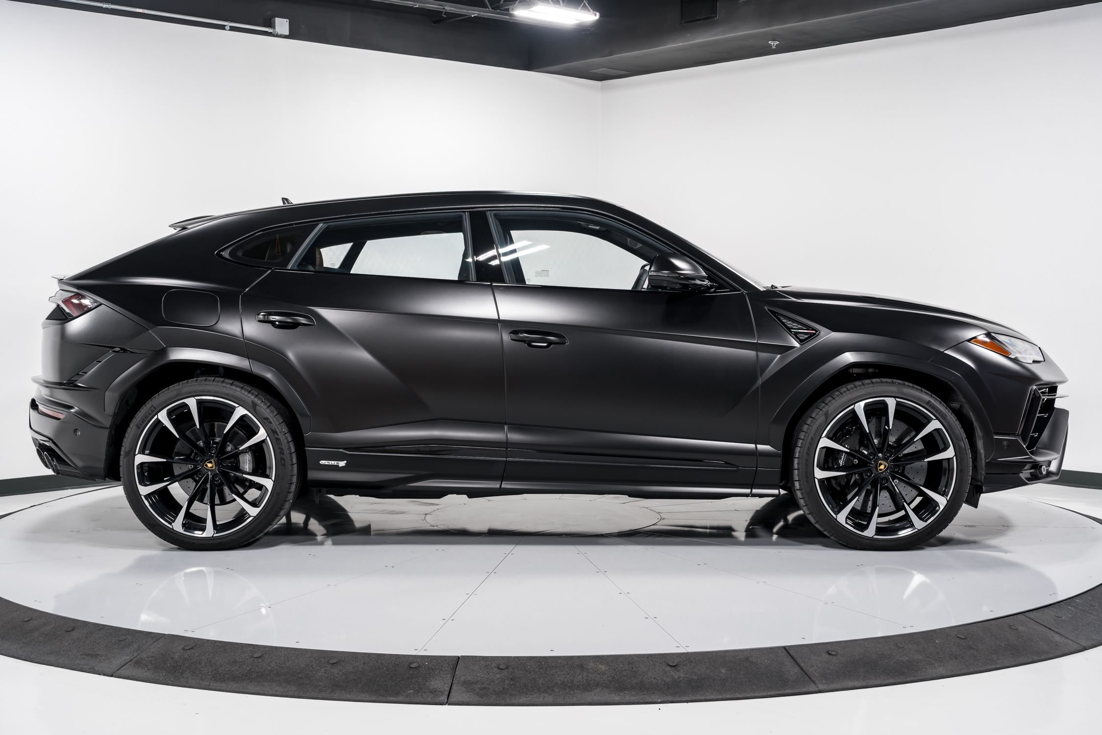 2024 Lamborghini Urus S photo 2