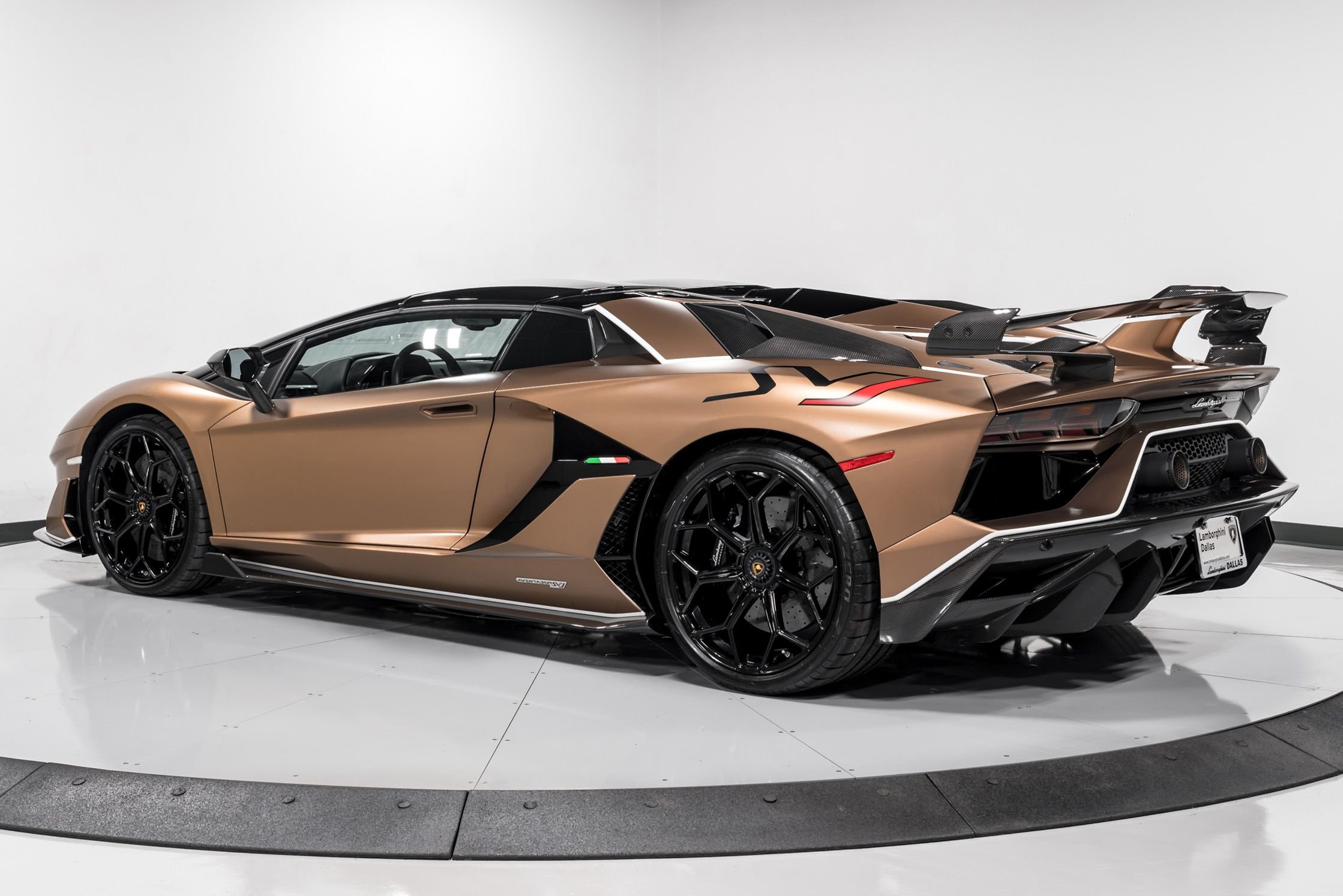 2020 Lamborghini Aventador SVJ Roadster  43