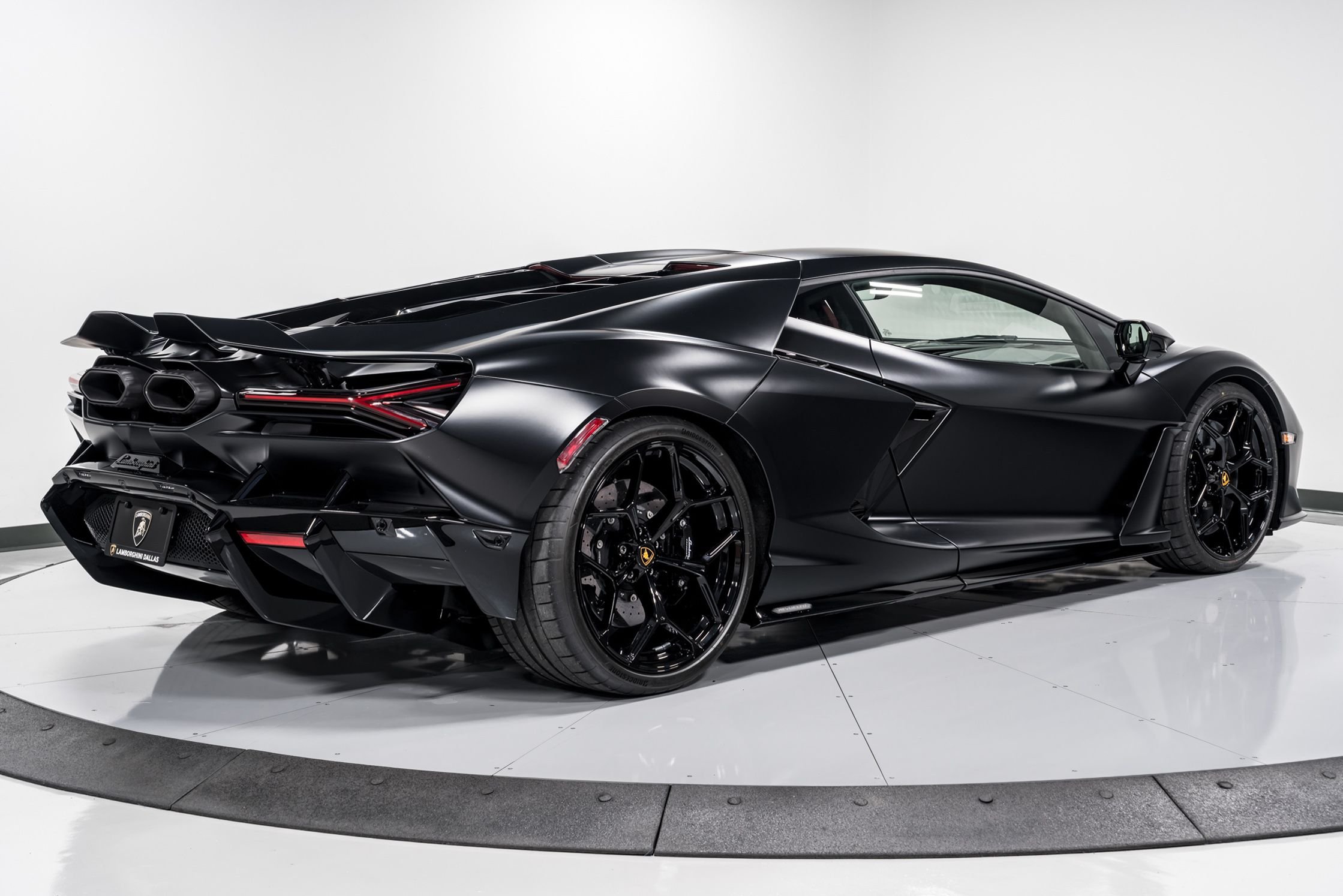 2024 Lamborghini Revuelto photo 3