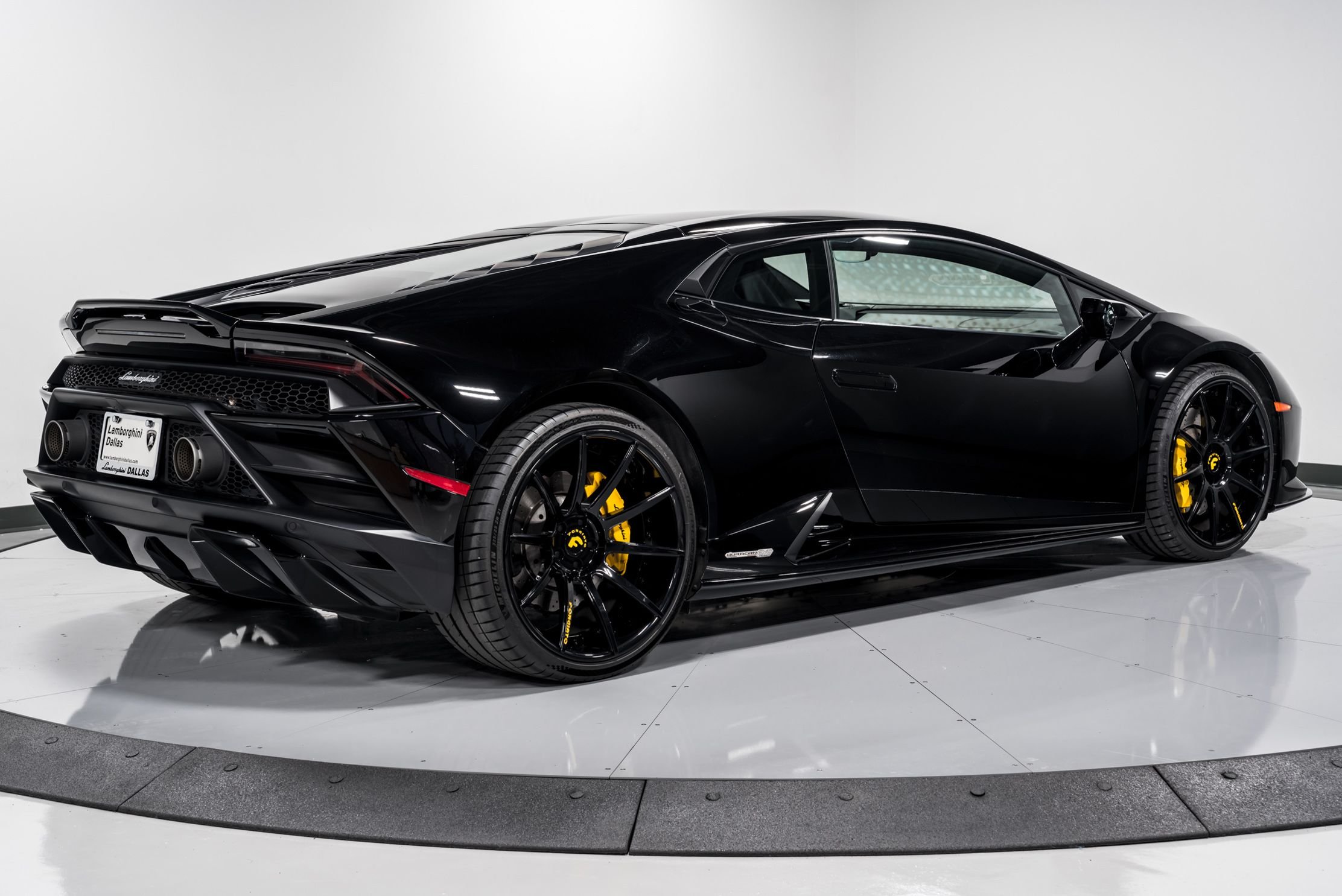 2021 Lamborghini Huracan Evo Coupe RWD photo 3