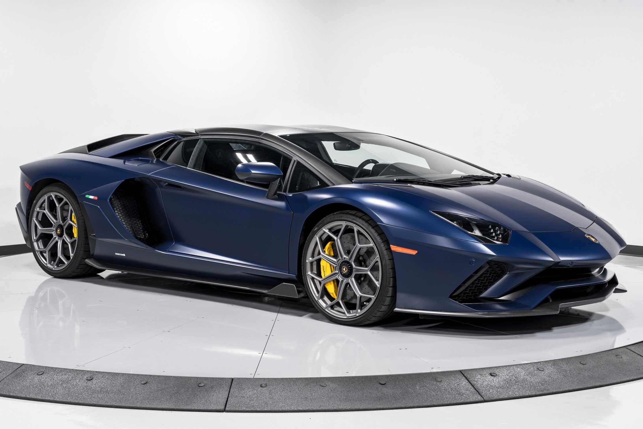 2022 Lamborghini Aventador Ultimae Roadster Certified 40