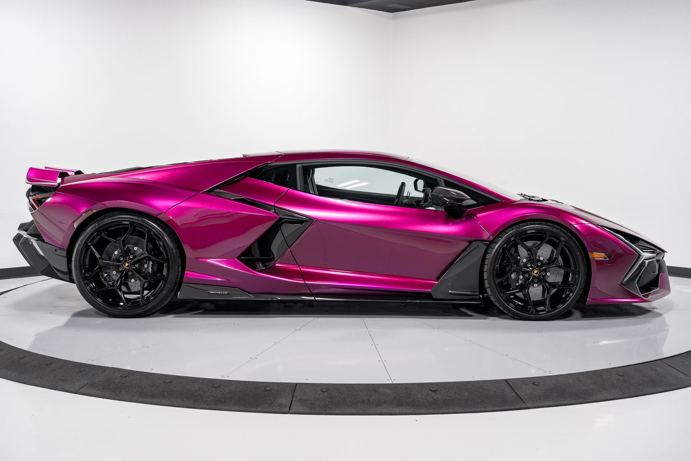 2024 Lamborghini Revuelto photo 2