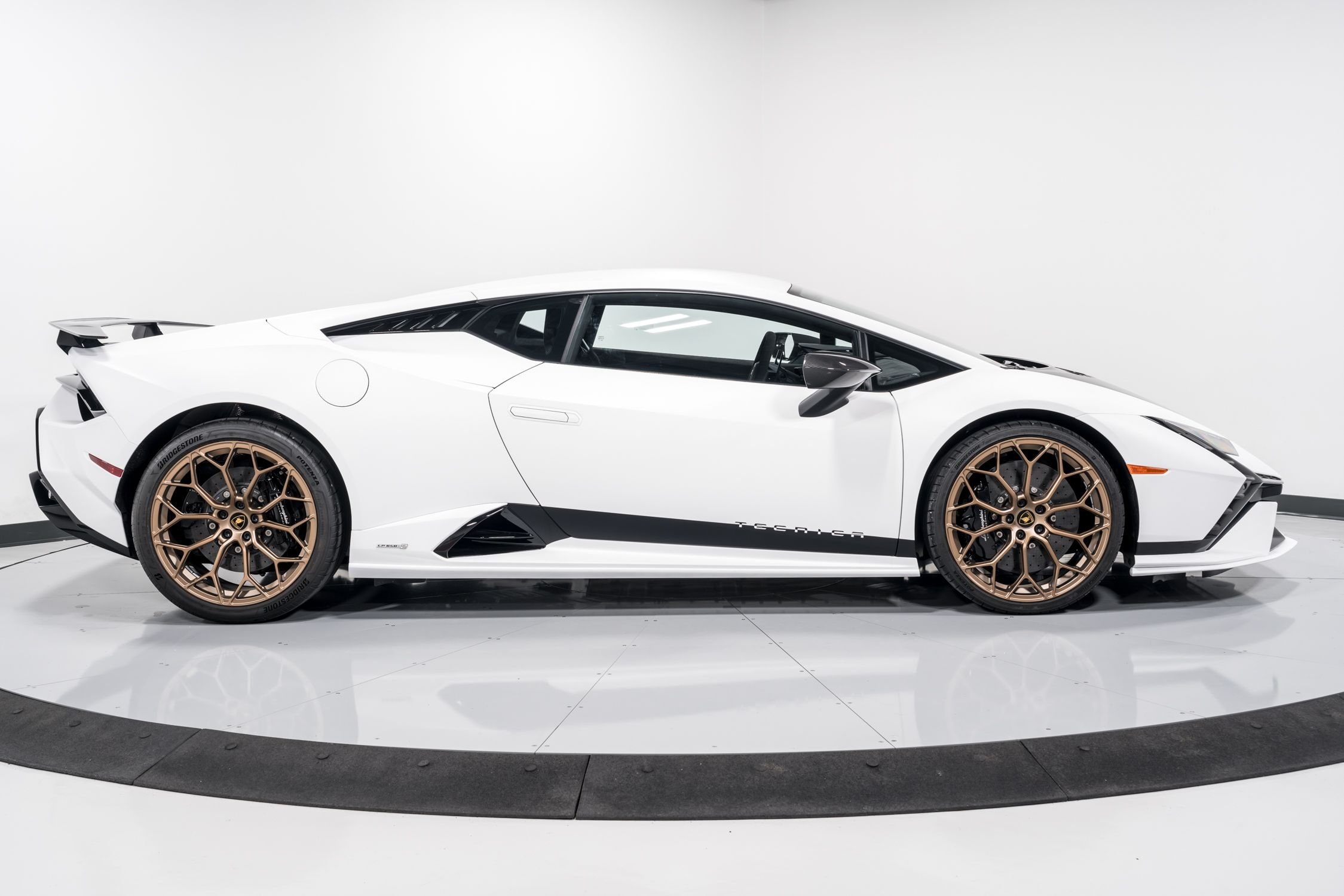 2024 Lamborghini Huracan Tecnica  2