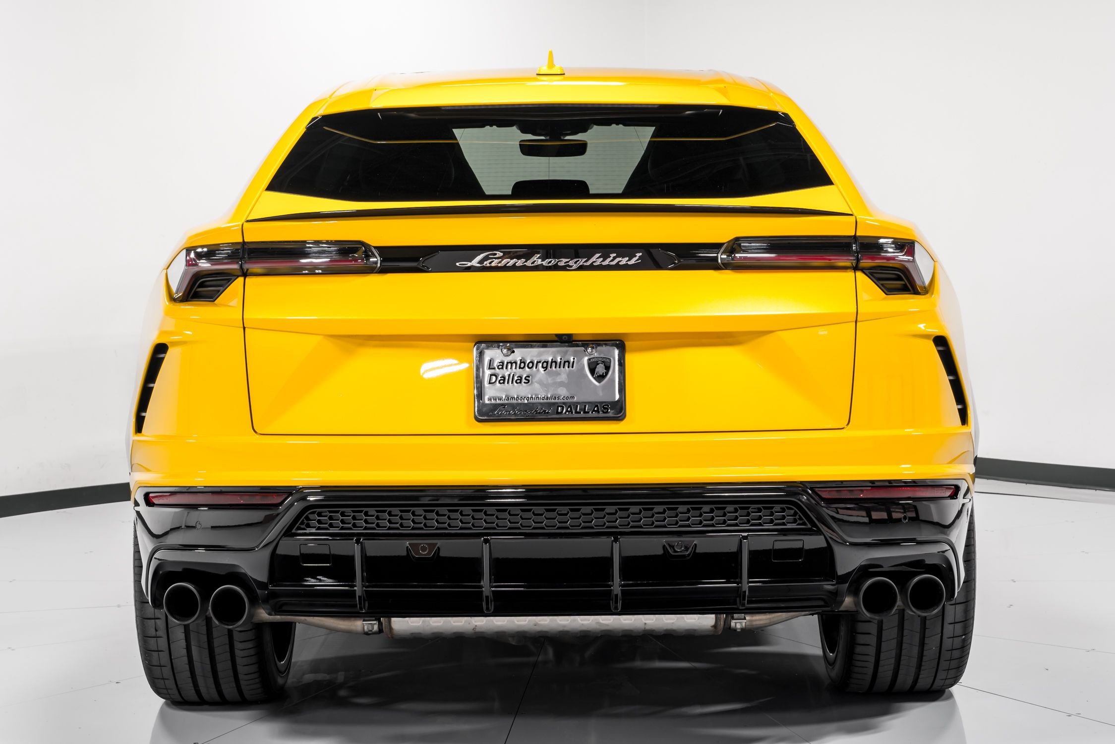 2022 Lamborghini Urus  4