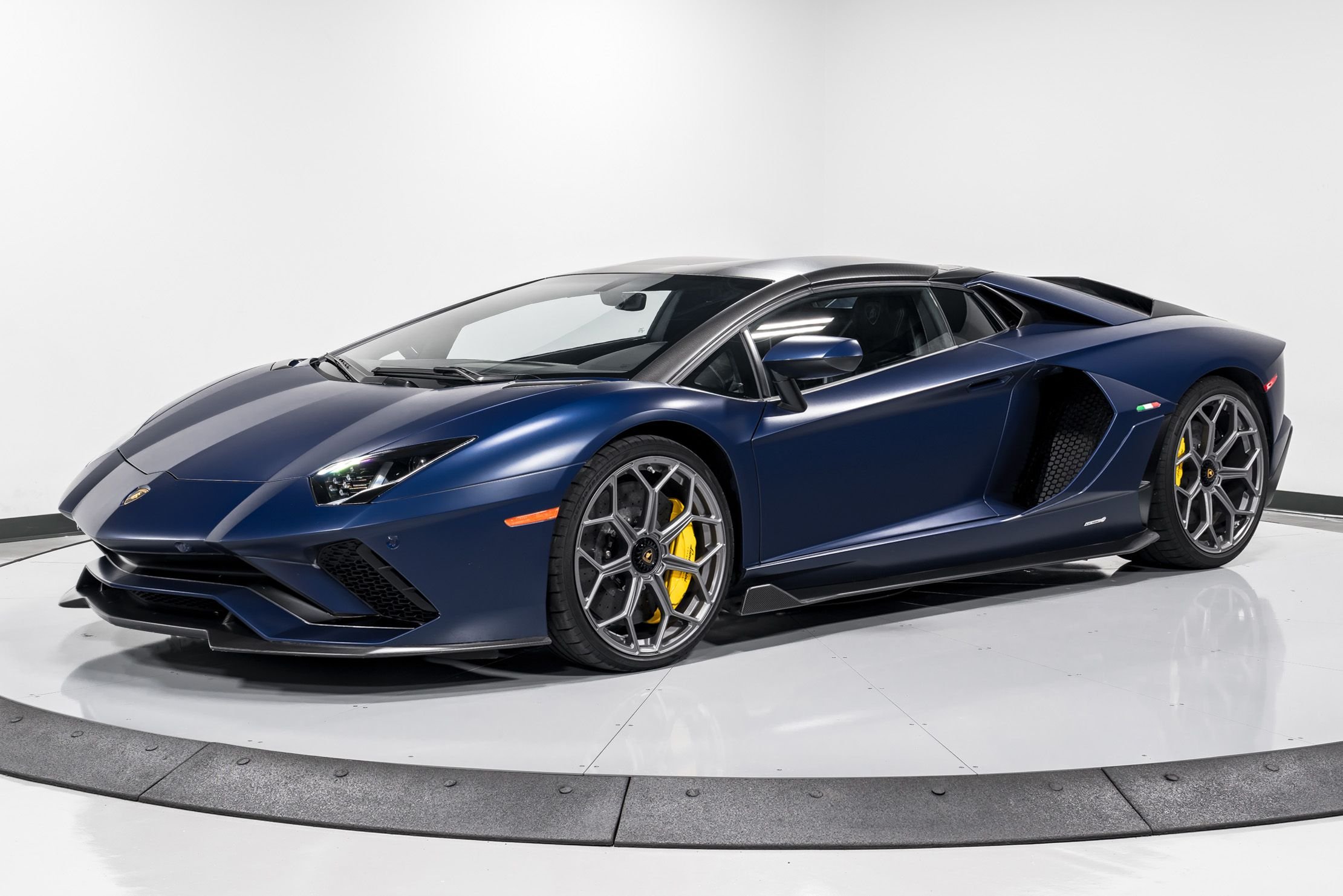 2022 Lamborghini Aventador Ultimae Roadster Certified 46