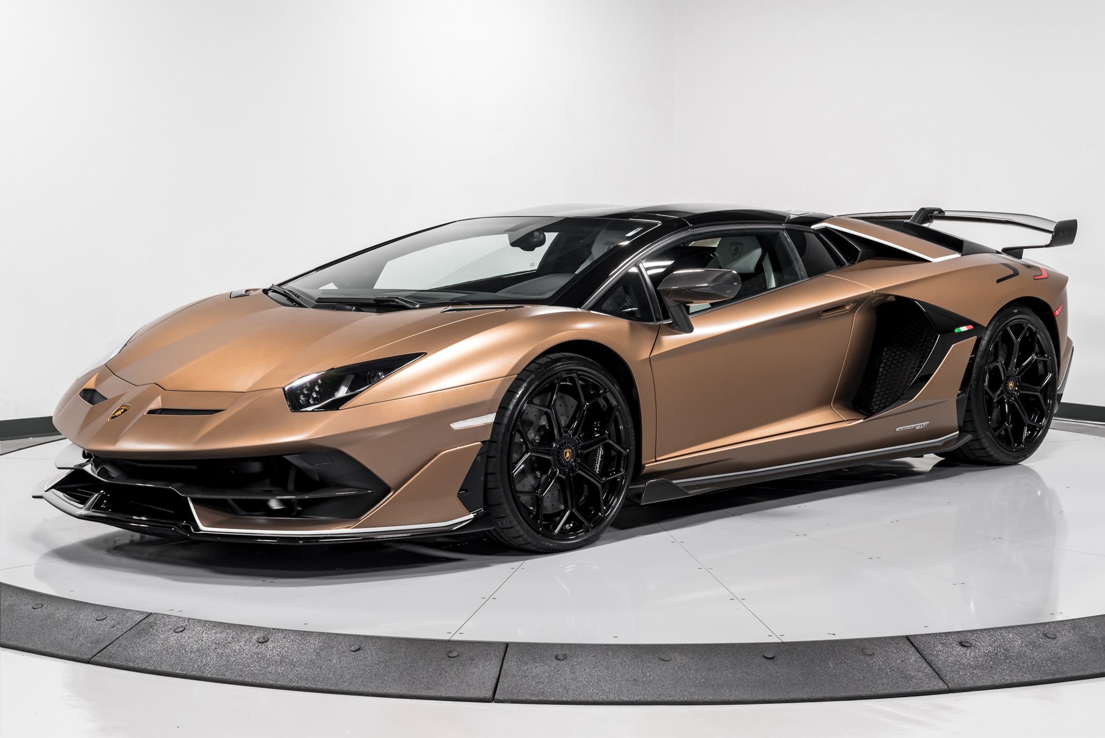 2020 Lamborghini Aventador SVJ Roadster  45