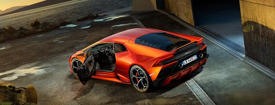 Lamborghini Huracan driving simulator offers online test drives