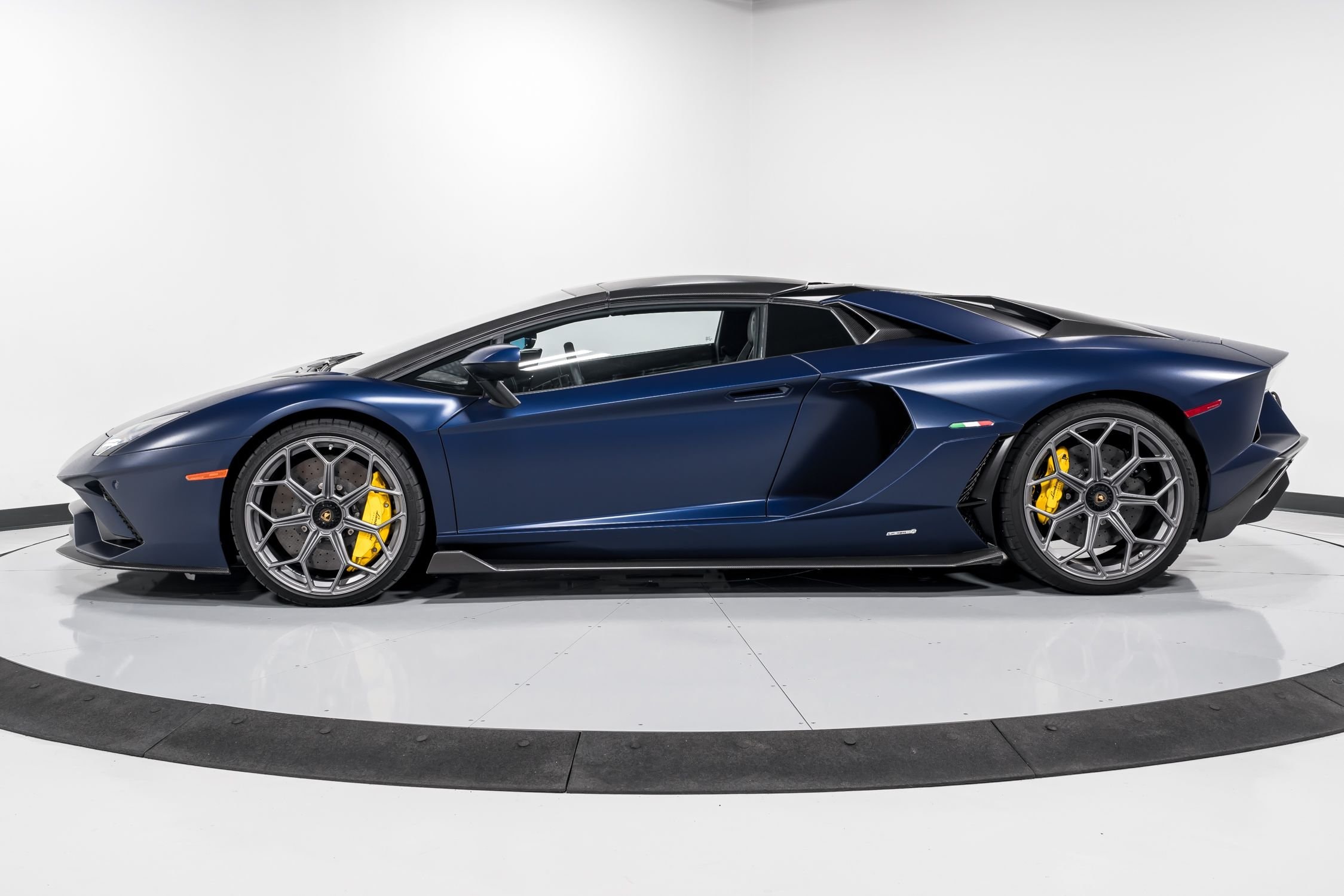 2022 Lamborghini Aventador Ultimae Roadster Certified 45