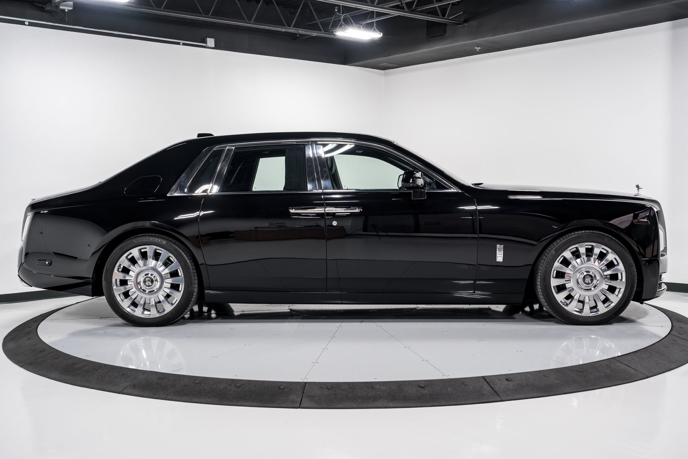 Used 2018 Rolls-Royce Phantom Base with VIN SCA687S5XJU104582 for sale in Richardson, TX