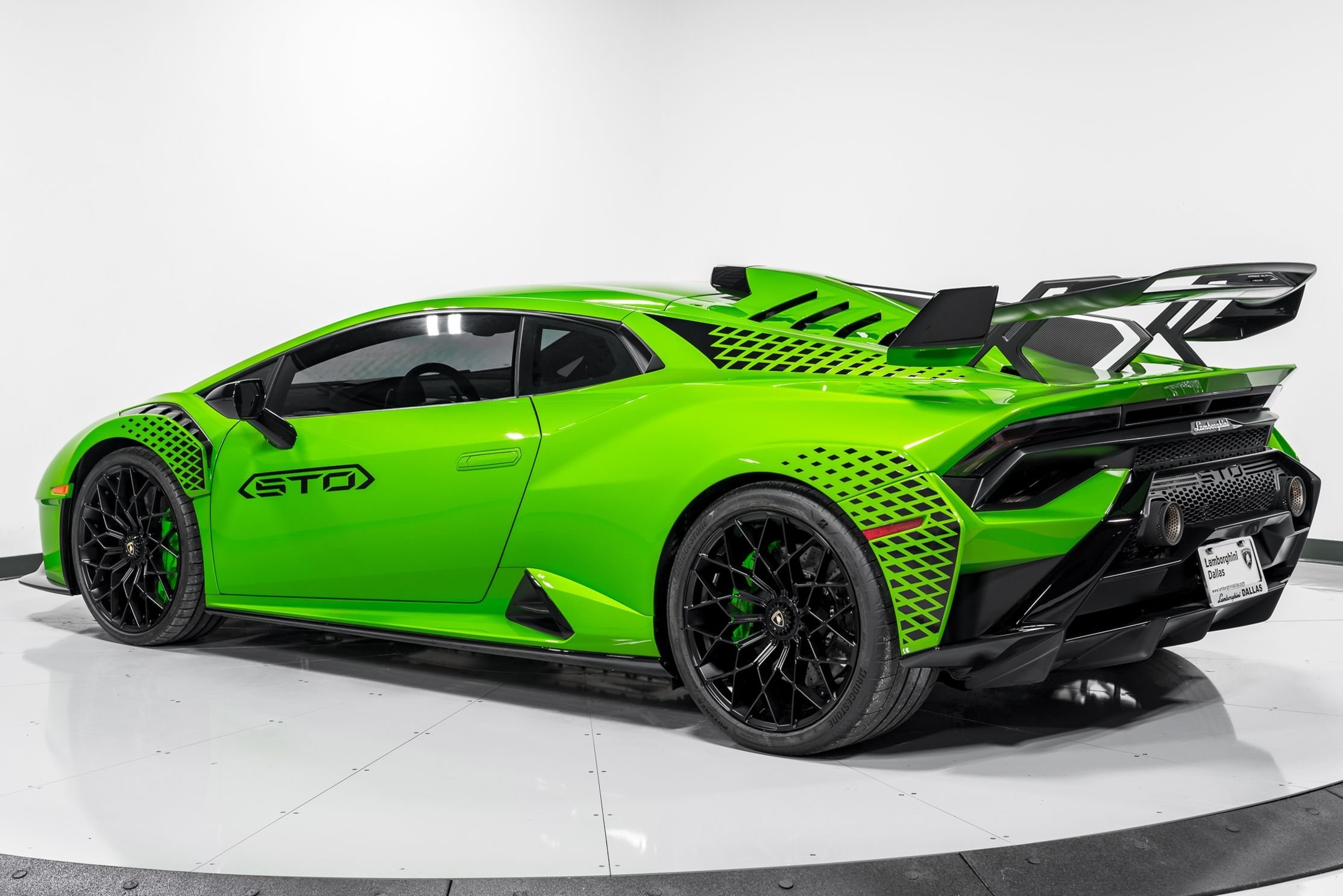 2023 Lamborghini Huracan STO  5