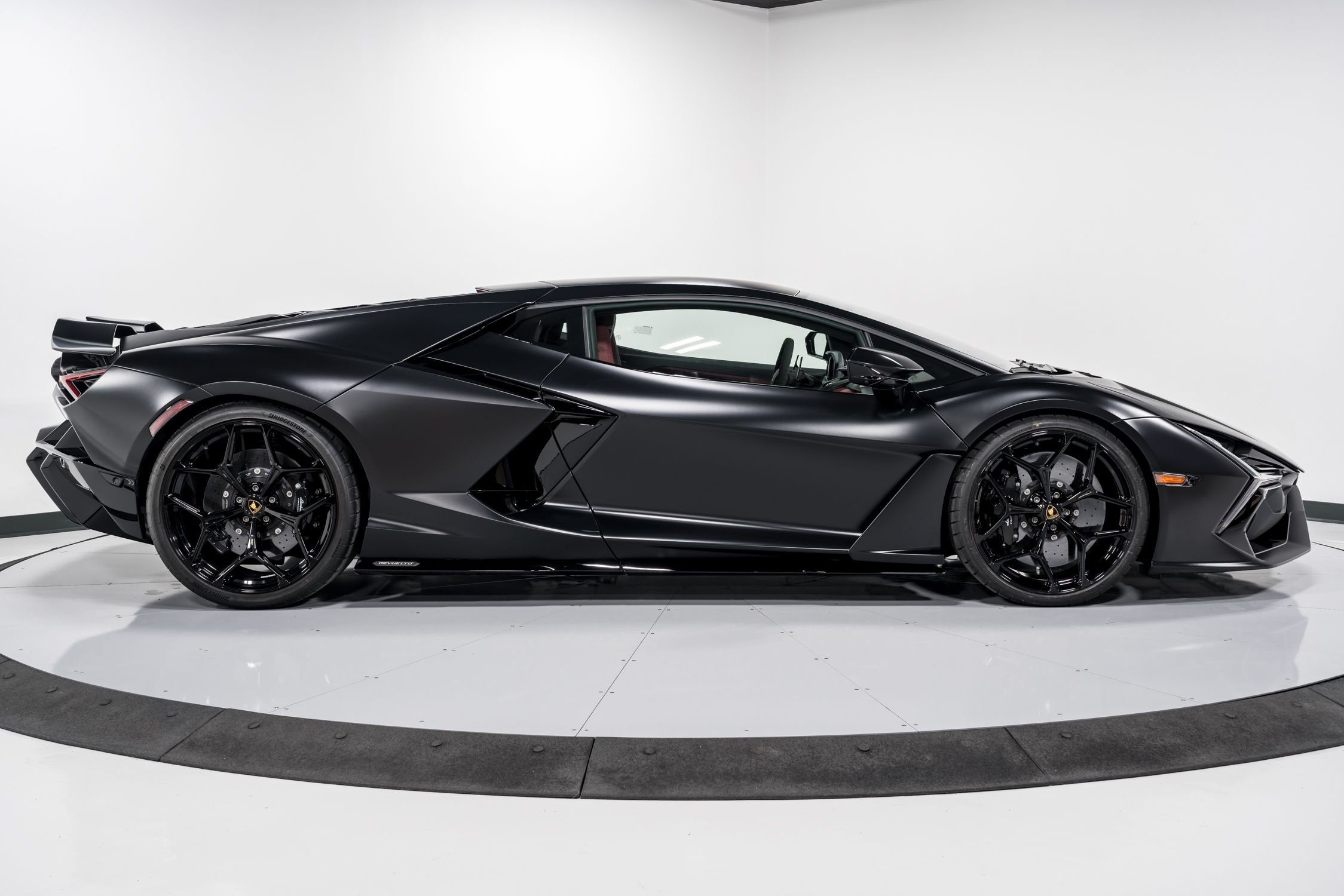 2024 Lamborghini Revuelto photo 2