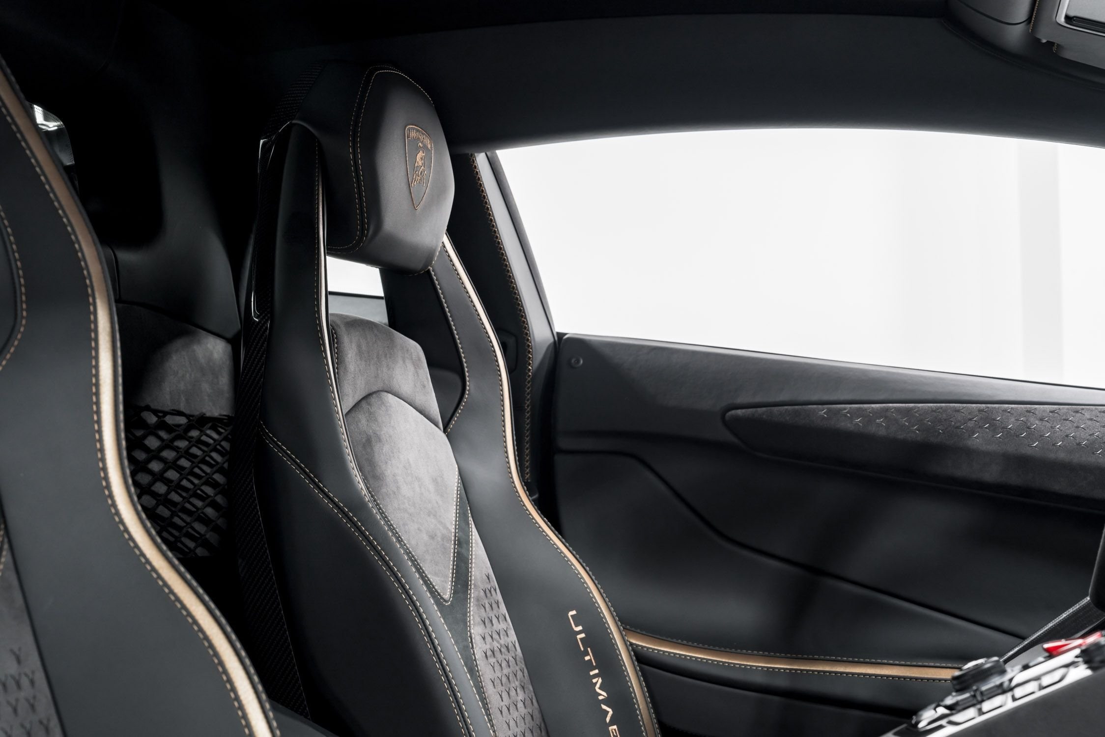 Interiors in Alcantara: Lamborghini Aventador Ultimae and Huracan STO -  Alcantara